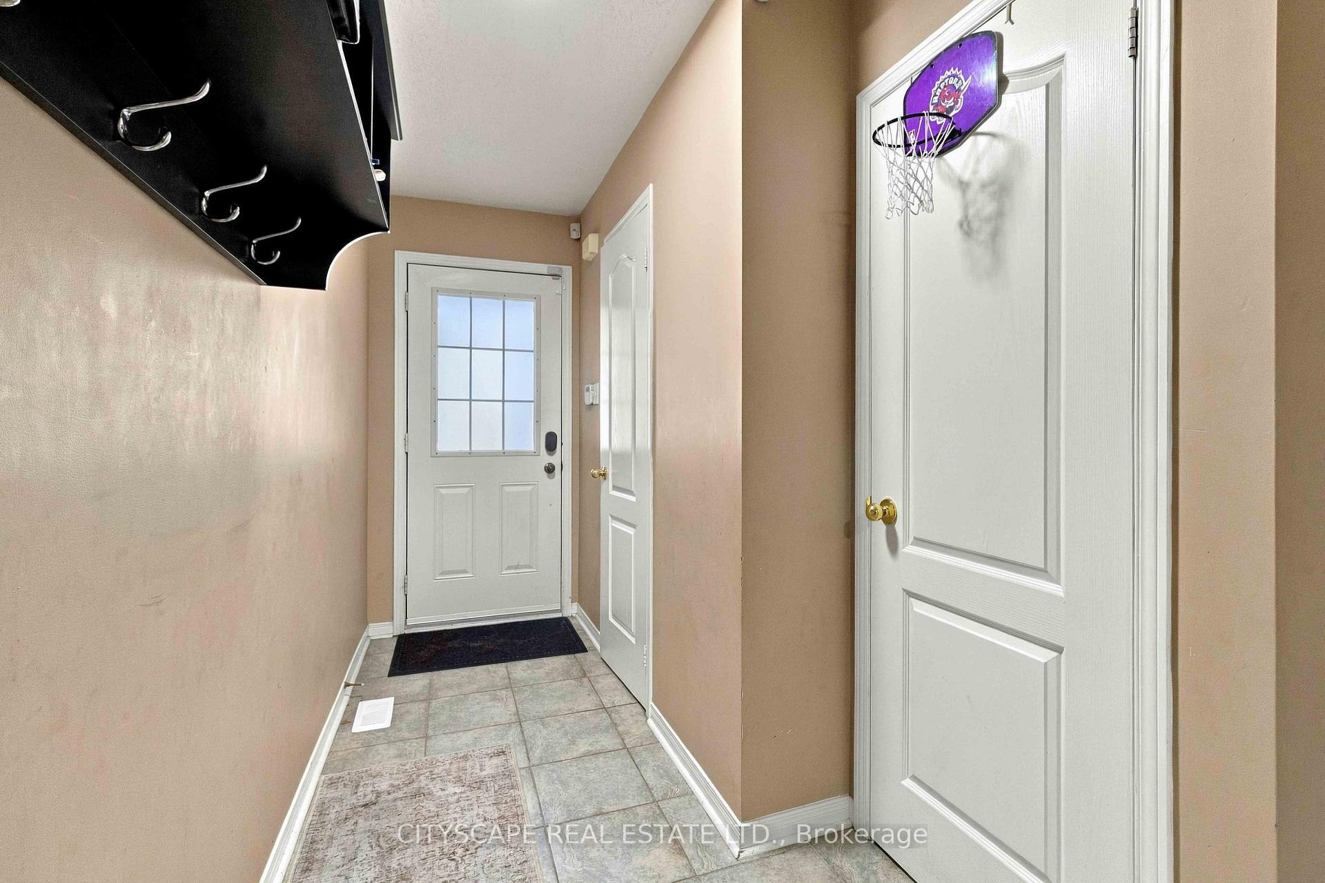 Photo 4 of Unit 147, 6399 Spinnaker Circle, Mississauga, Meadowvale Village — HOMEH