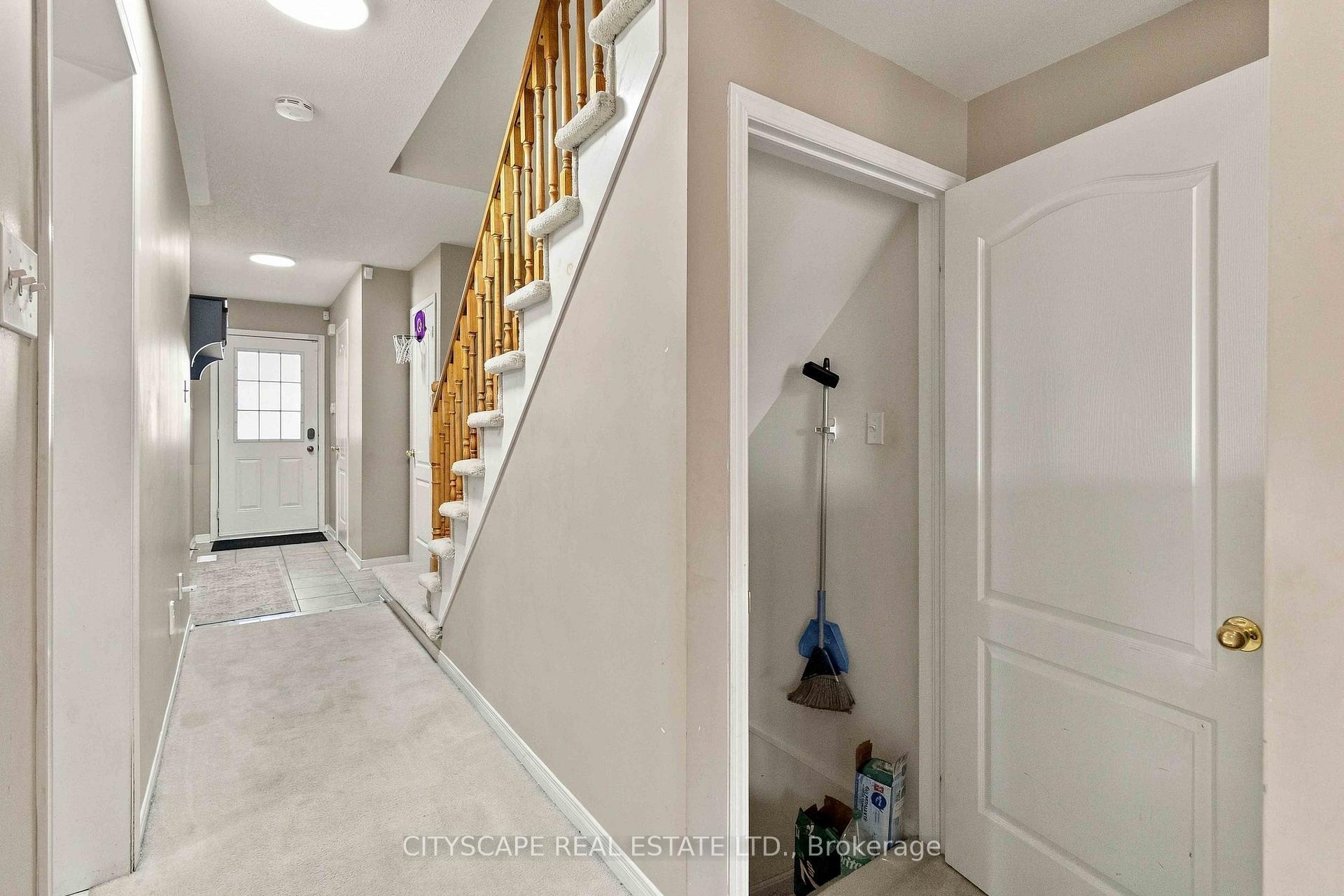 Photo 6 of Unit 147, 6399 Spinnaker Circle, Mississauga, Meadowvale Village — HOMEH
