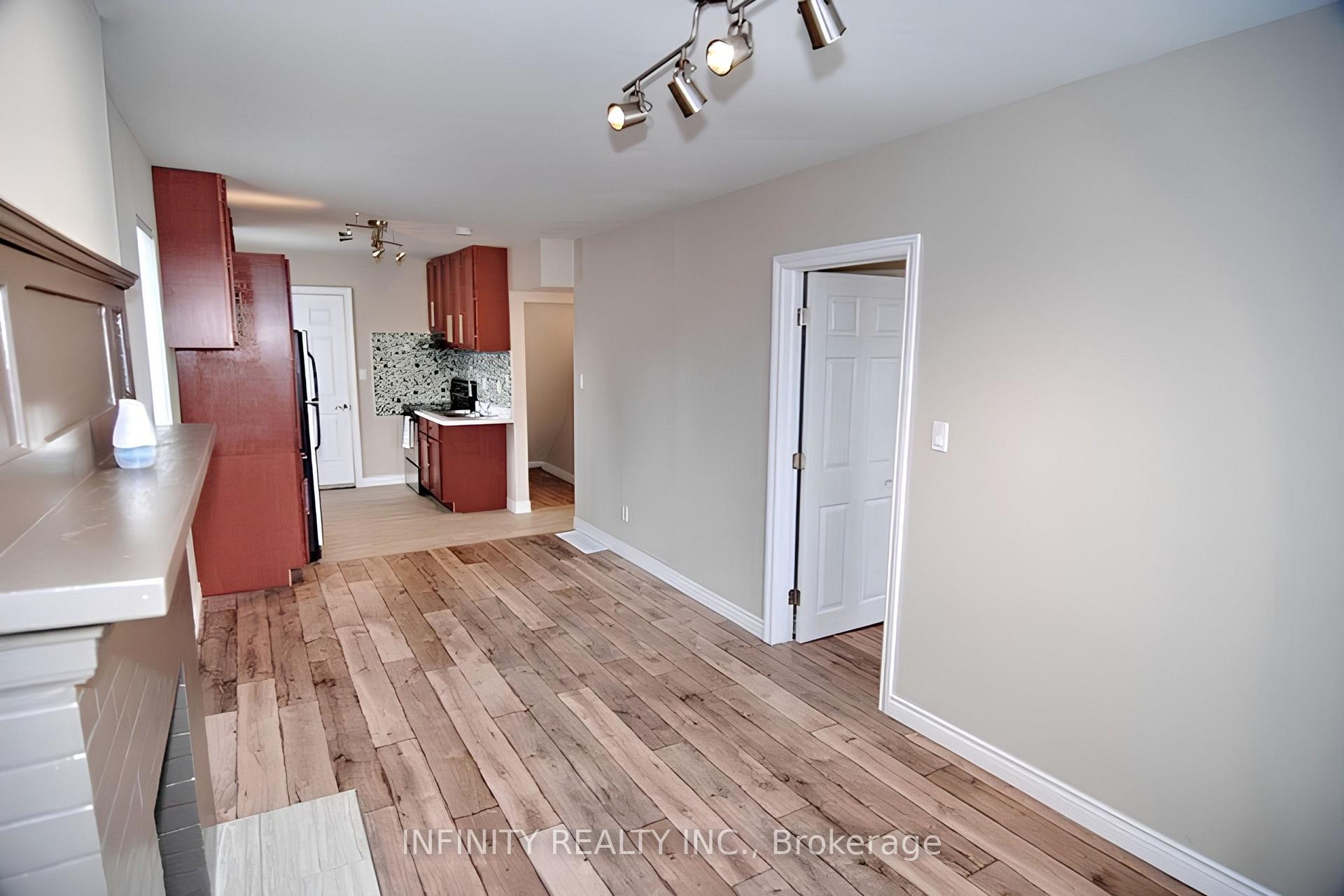Photo 11 of 423 Wellington Avenue, Windsor, Windsor University District — HOMEH