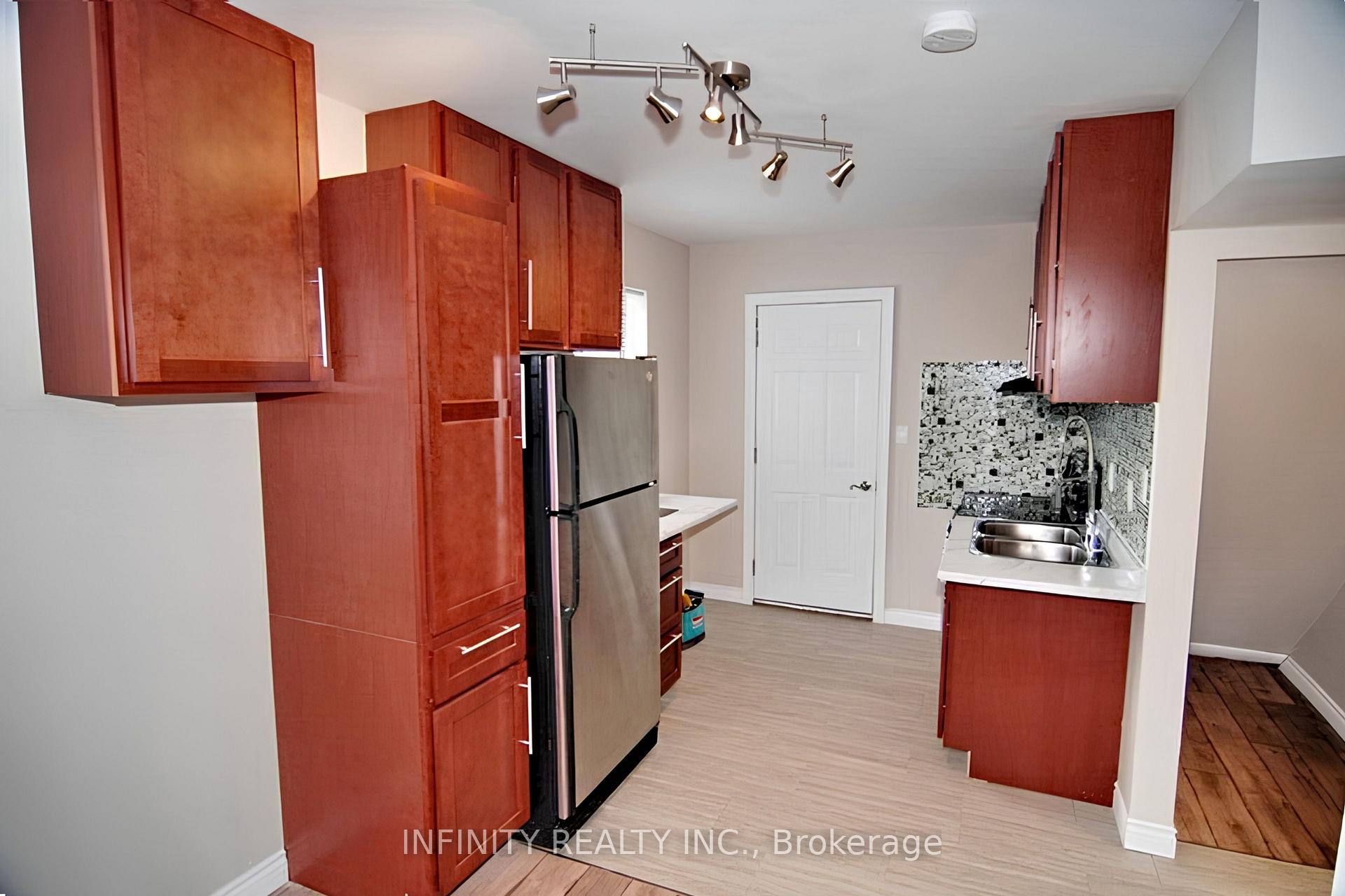 Photo 19 of 423 Wellington Avenue, Windsor, Windsor University District — HOMEH