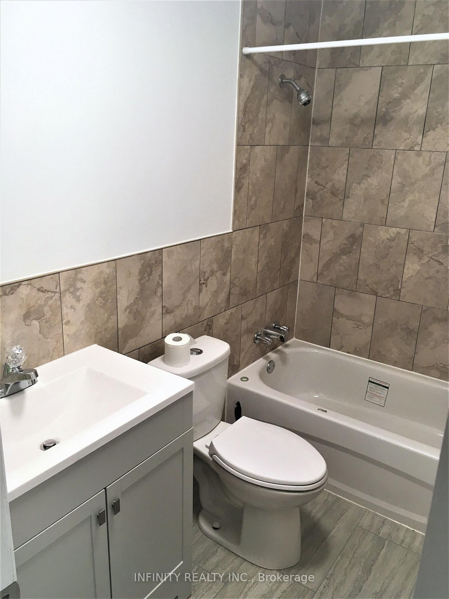 Photo 32 of 423 Wellington Avenue, Windsor, Windsor University District — HOMEH