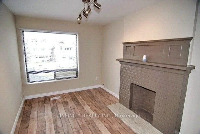 Photo 3 of 423 Wellington Avenue, Windsor, Windsor University District — HOMEH