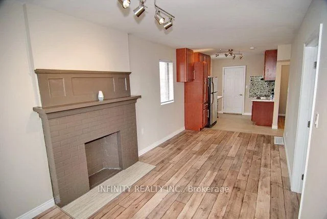Photo 4 of 423 Wellington Avenue, Windsor, Windsor University District — HOMEH