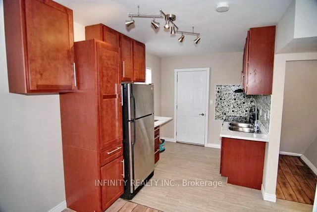 Photo 12 of 423 Wellington Avenue, Windsor, Windsor University District — HOMEH