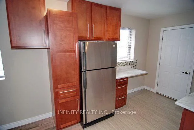 Photo 15 of 423 Wellington Avenue, Windsor, Windsor University District — HOMEH