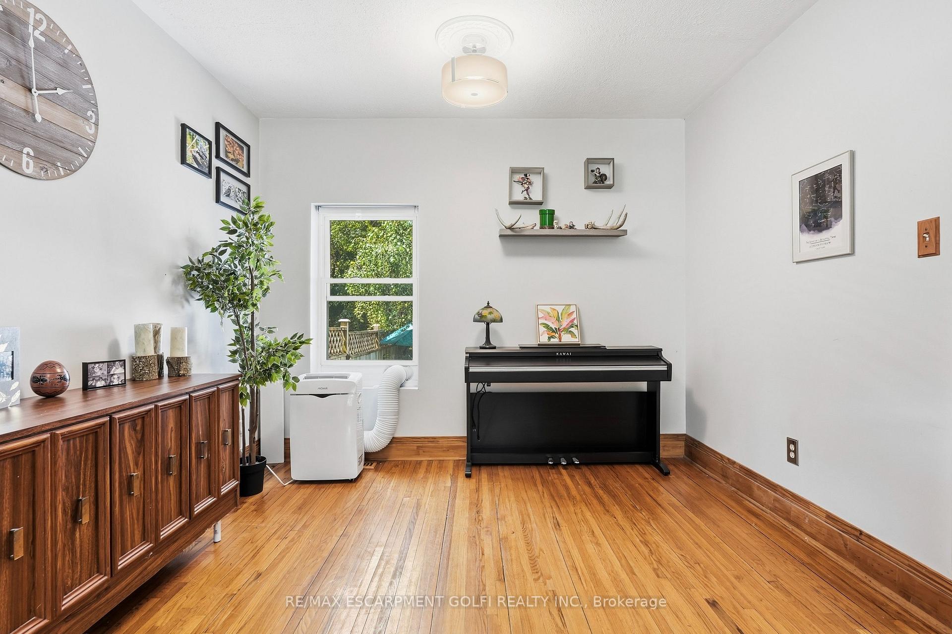 Photo 10 of 60 Oliver Street, Guelph, St. Patrick's Ward — HOMEH
