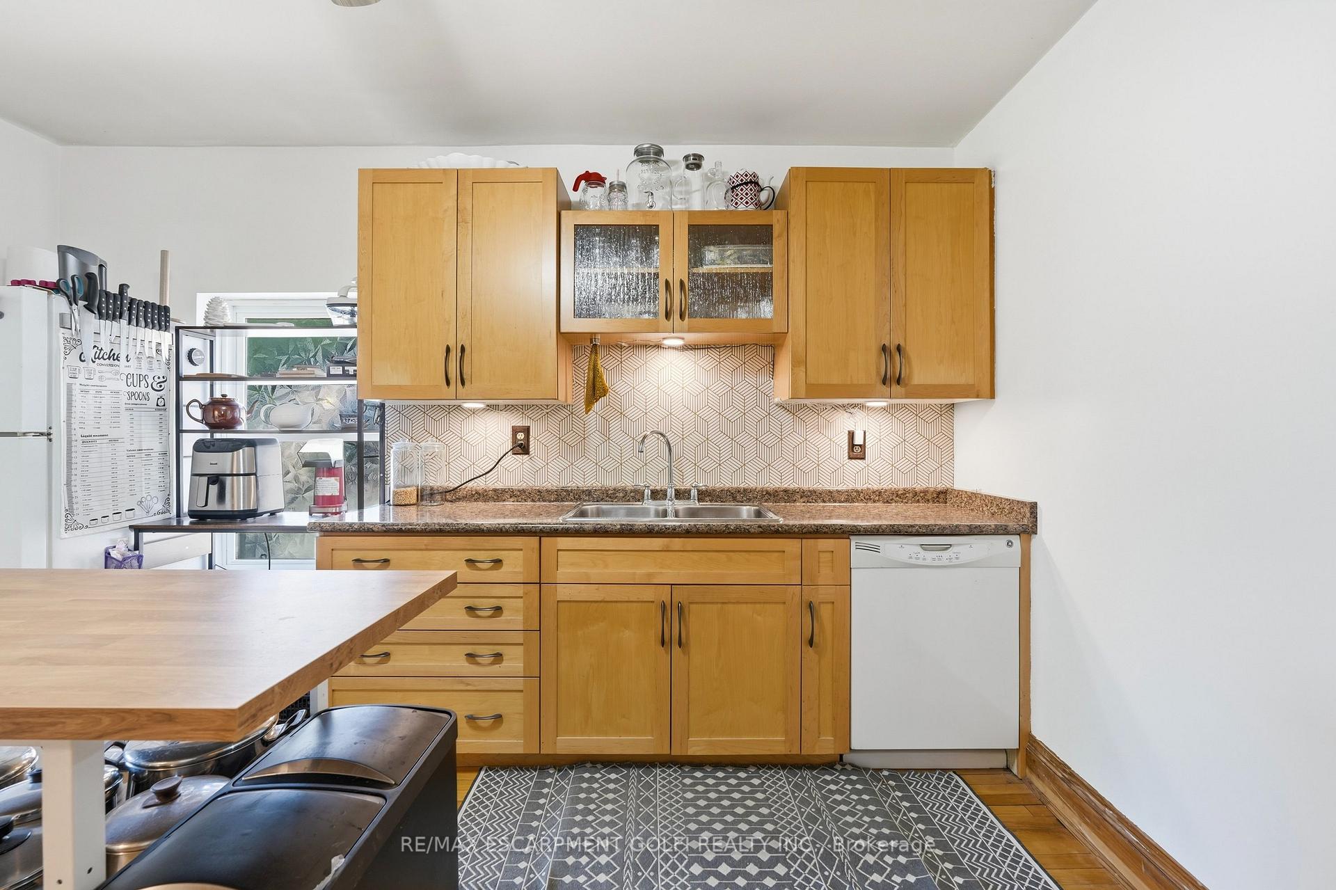 Photo 12 of 60 Oliver Street, Guelph, St. Patrick's Ward — HOMEH
