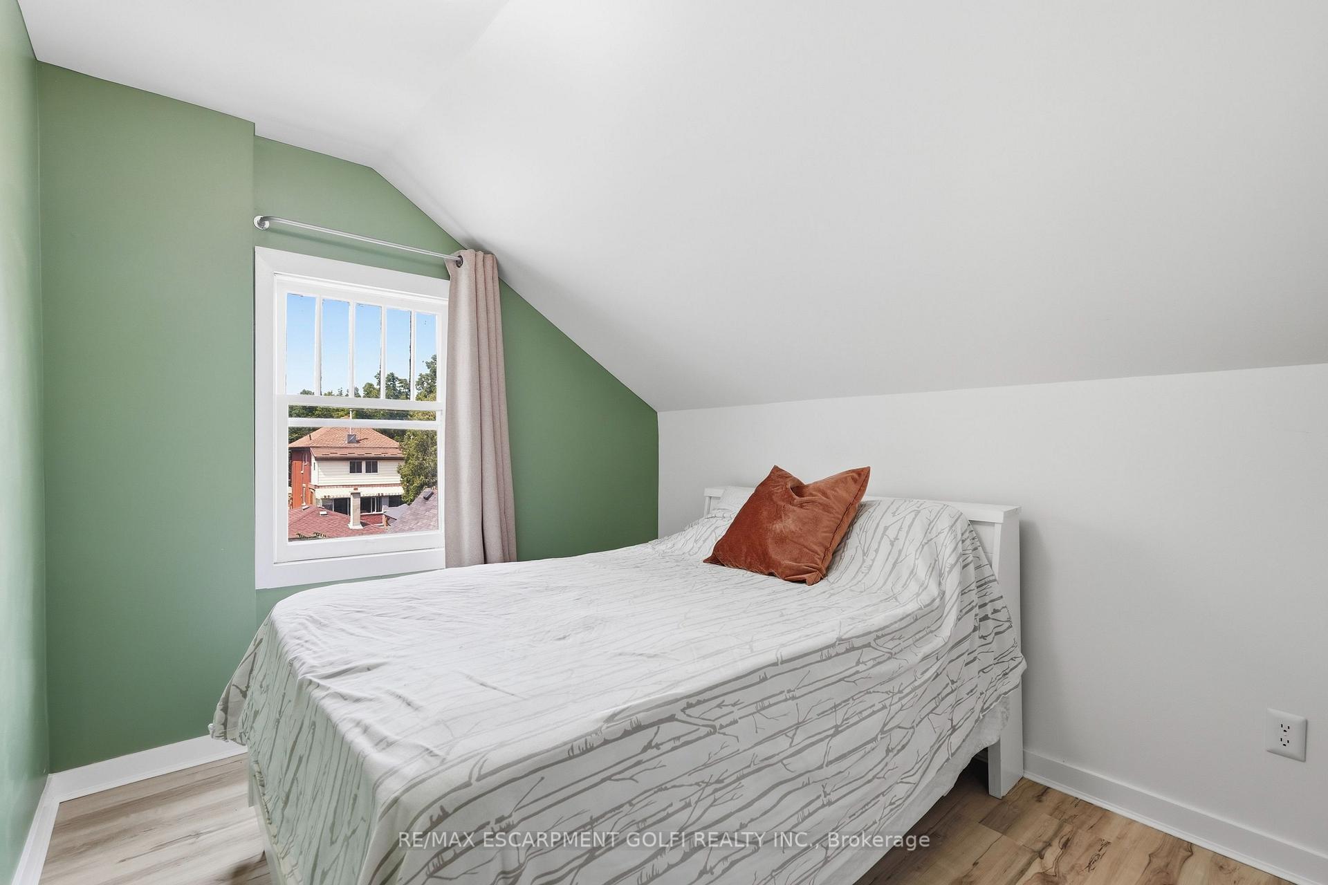 Photo 24 of 60 Oliver Street, Guelph, St. Patrick's Ward — HOMEH