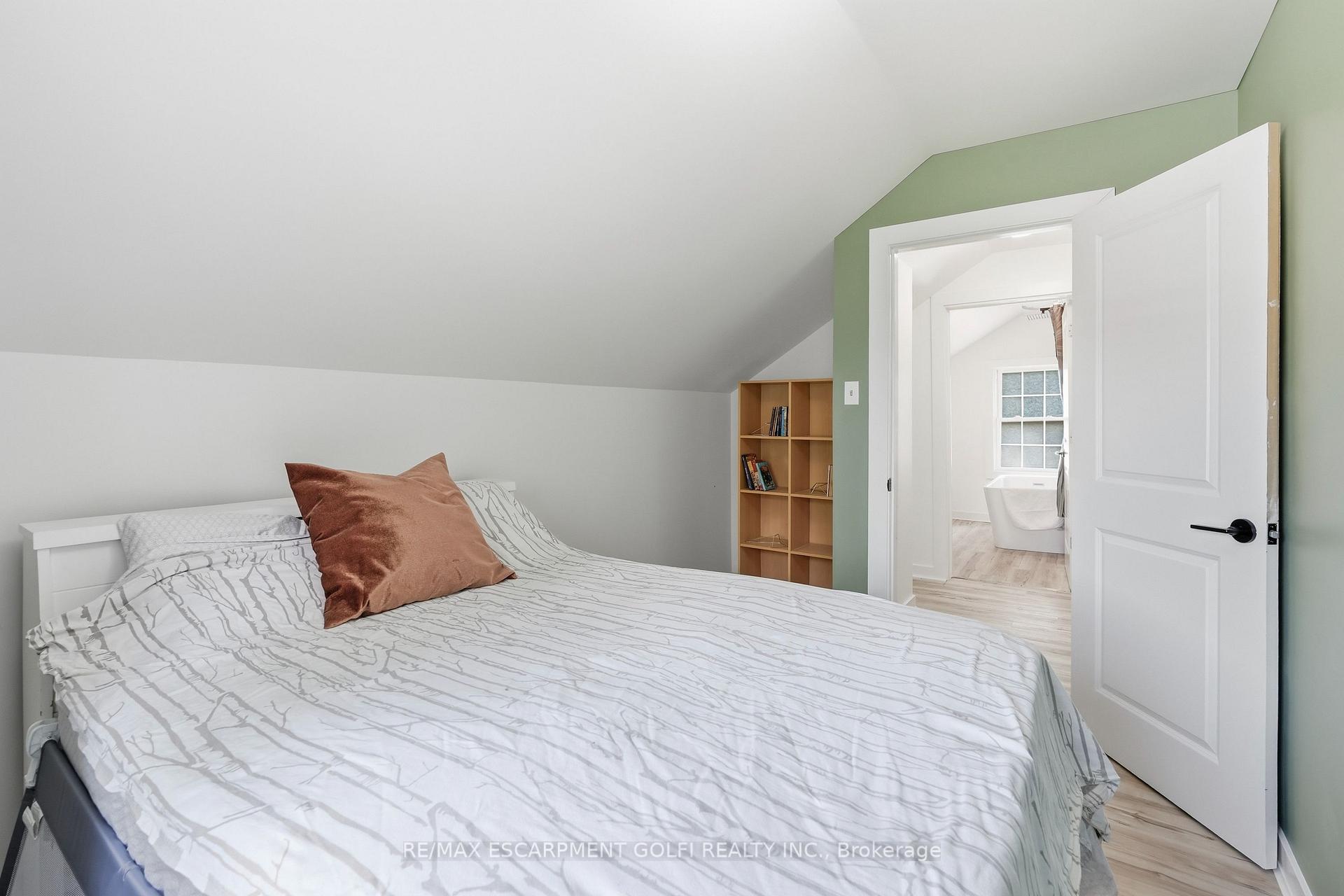 Photo 25 of 60 Oliver Street, Guelph, St. Patrick's Ward — HOMEH