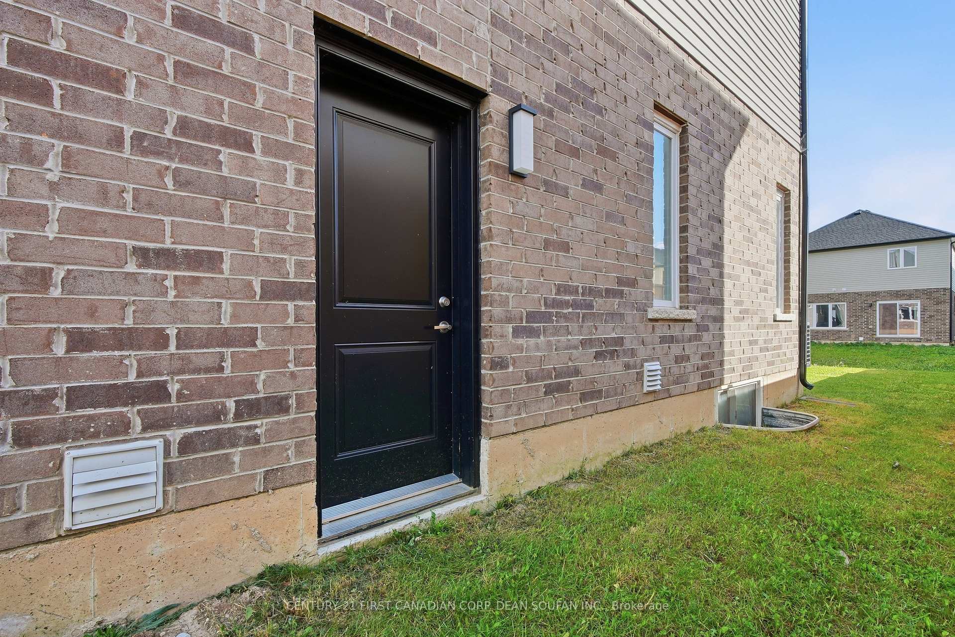 Photo 44 of 2943 Lemieux Walk, London, South W — HOMEH