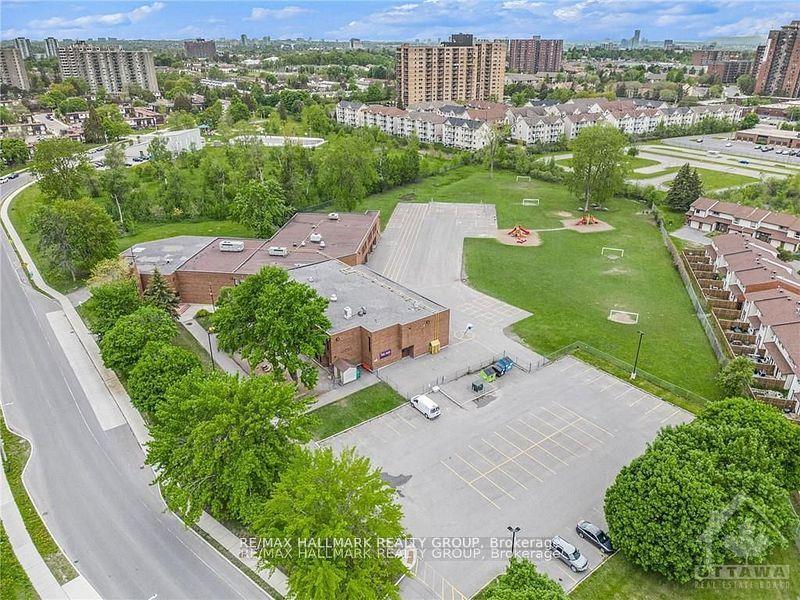 Photo 11 of 84 Paddington Private, Ottawa, Heron Gate/Industrial Park — HOMEH
