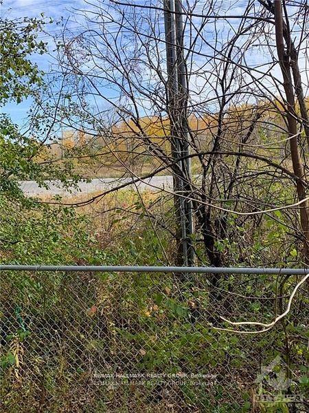 Photo 13 of 84 Paddington Private, Ottawa, Heron Gate/Industrial Park — HOMEH