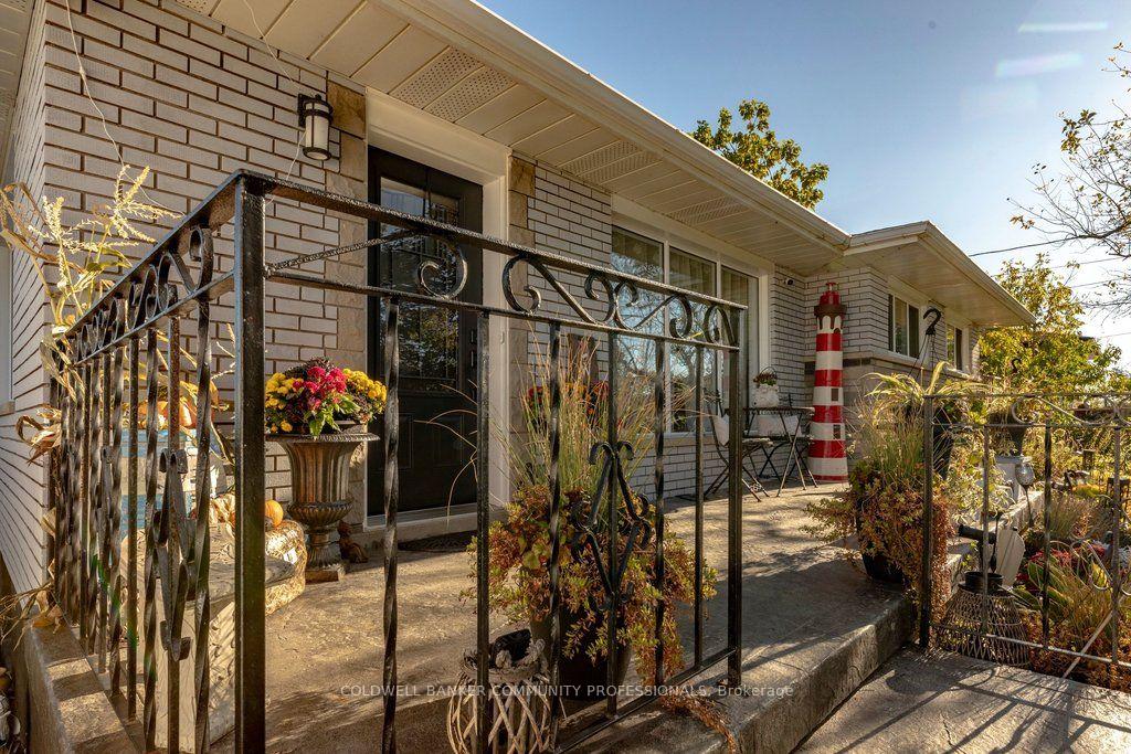 Photo 4 of 919 Ridge Road, Hamilton, Rural Stoney Creek — HOMEH