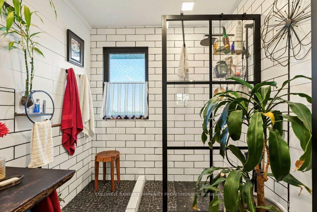 Photo 17 of 919 Ridge Road, Hamilton, Rural Stoney Creek — HOMEH