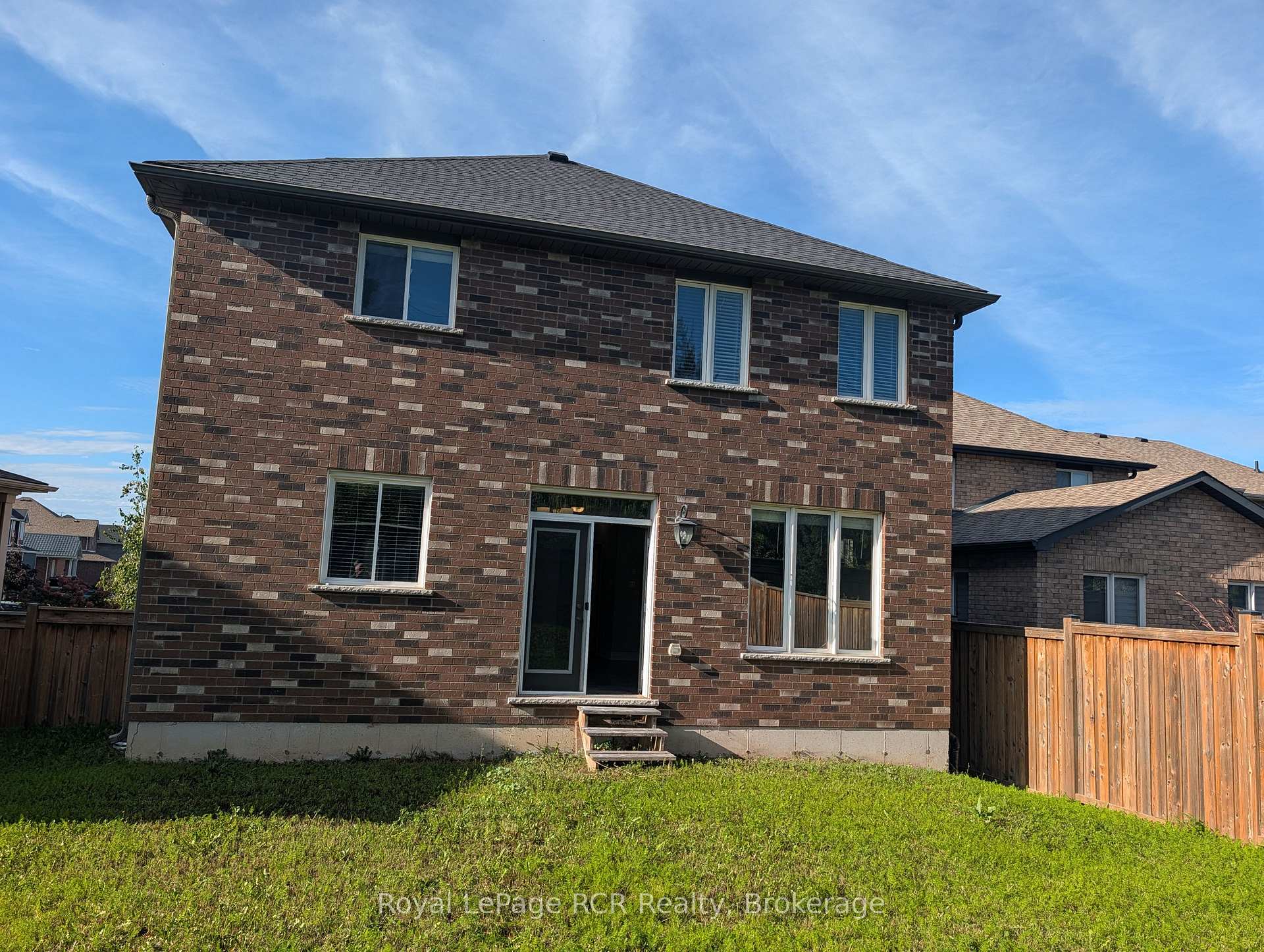 Photo 3 of 89 Lockerbie Crescent, Collingwood — HOMEH