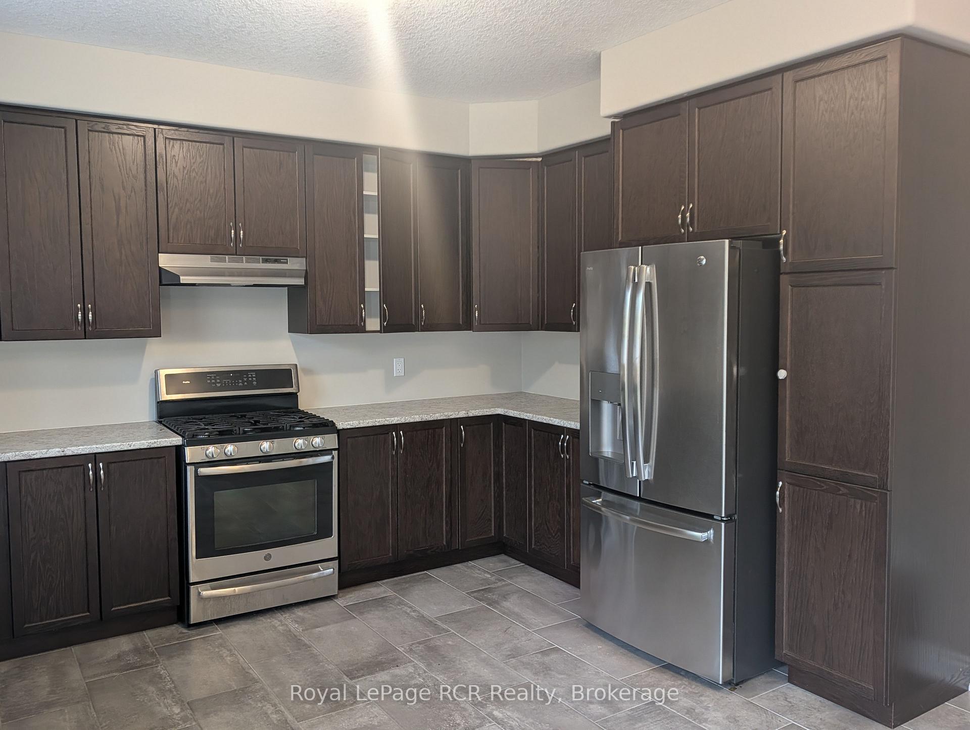Photo 8 of 89 Lockerbie Crescent, Collingwood — HOMEH