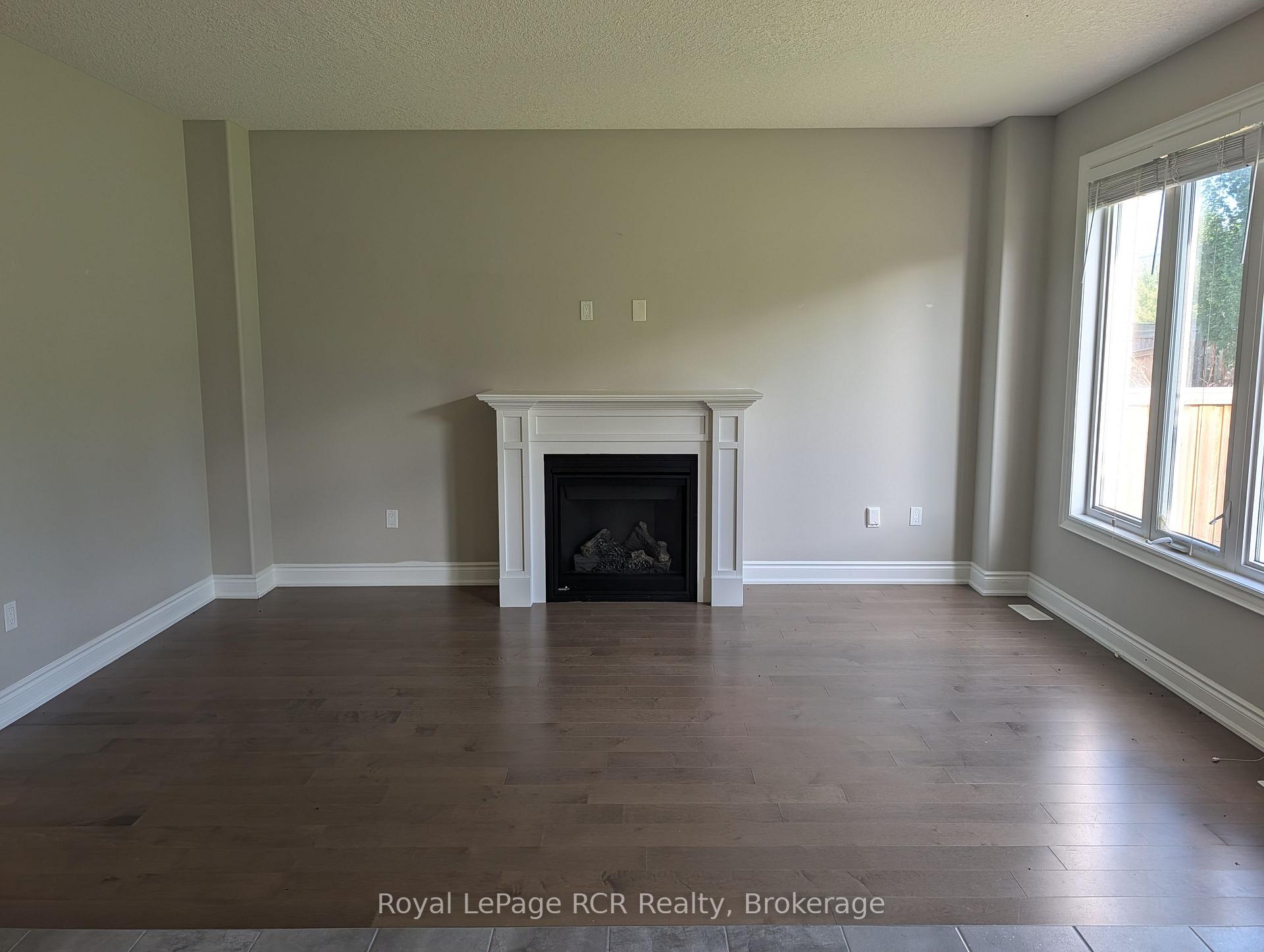 Photo 10 of 89 Lockerbie Crescent, Collingwood — HOMEH