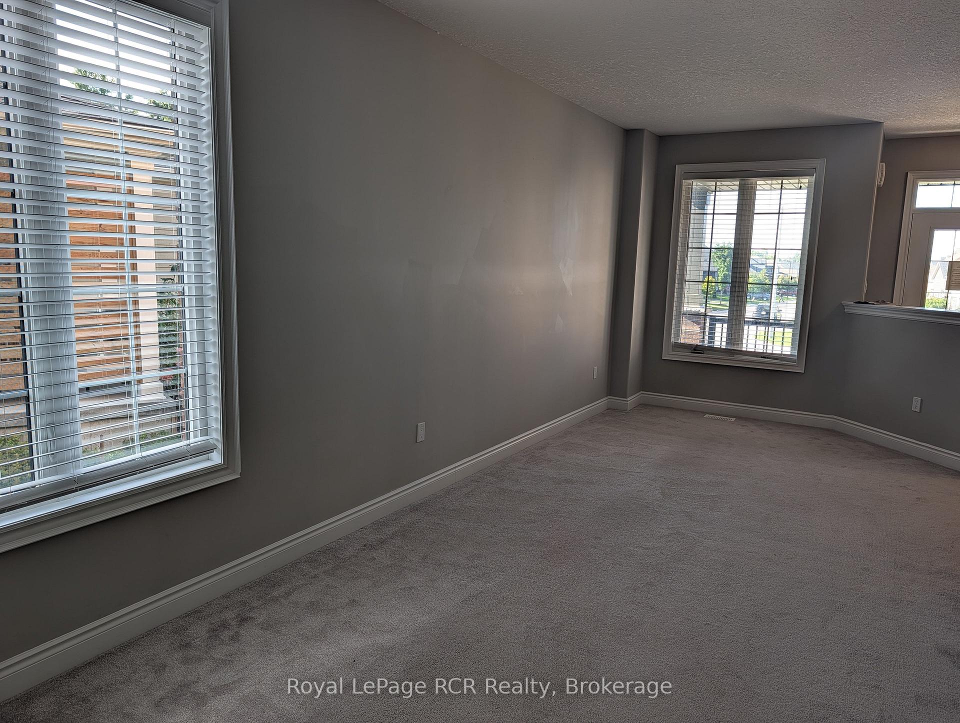 Photo 11 of 89 Lockerbie Crescent, Collingwood — HOMEH