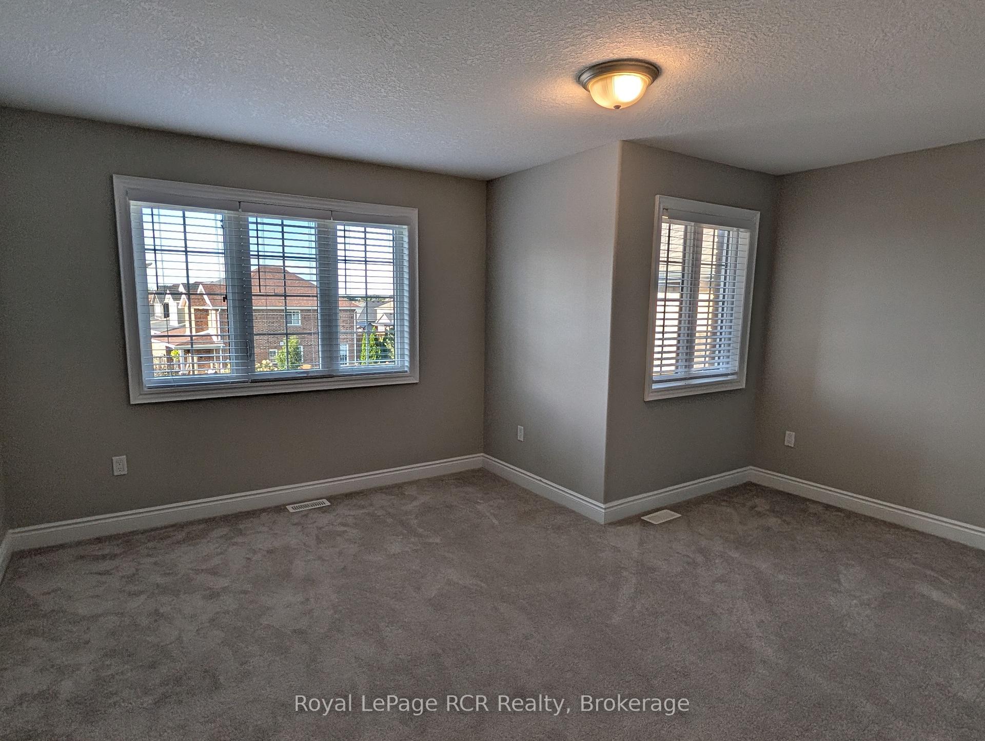 Photo 12 of 89 Lockerbie Crescent, Collingwood — HOMEH