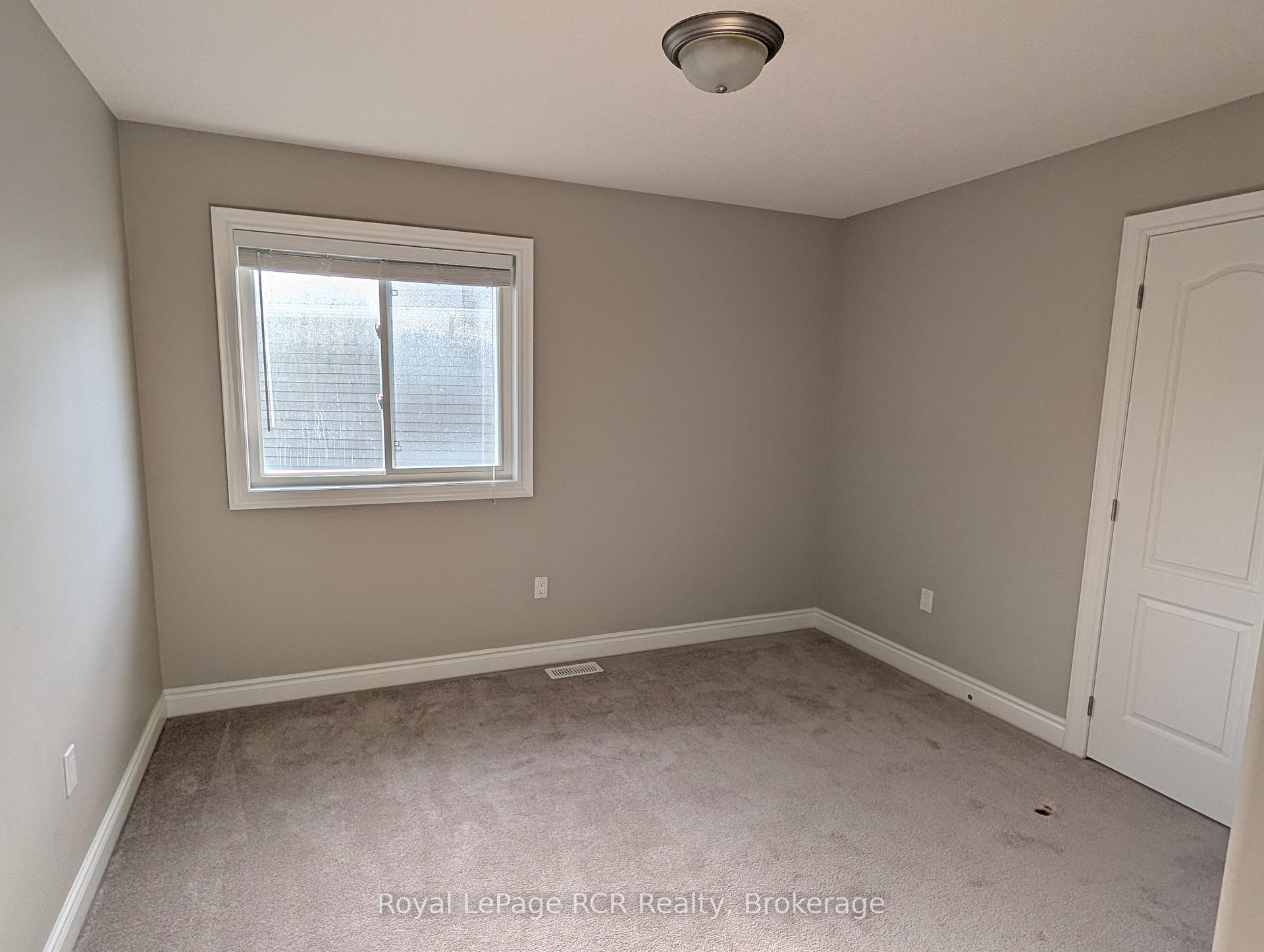 Photo 16 of 89 Lockerbie Crescent, Collingwood — HOMEH