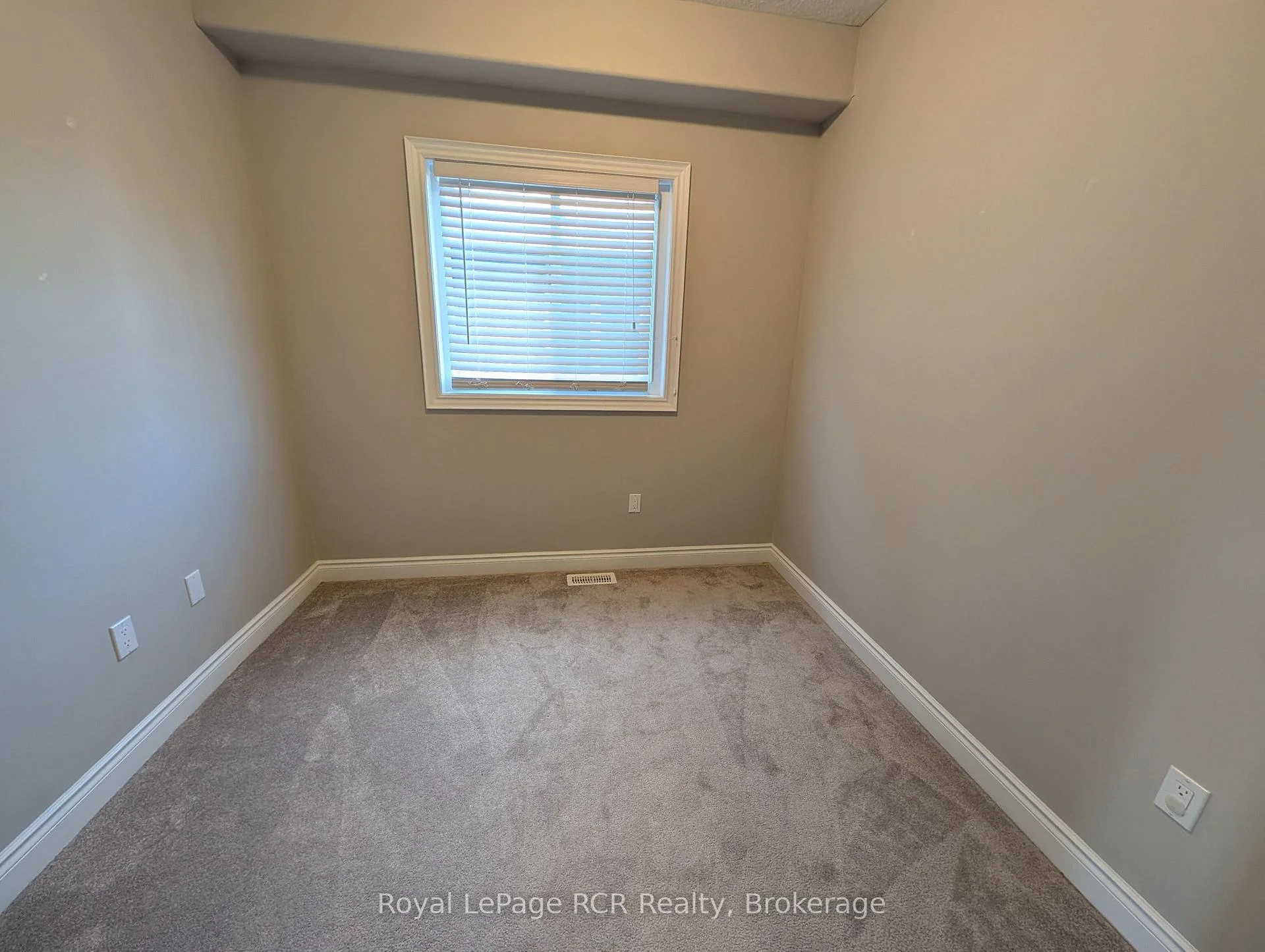 Photo 22 of 89 Lockerbie Crescent, Collingwood — HOMEH