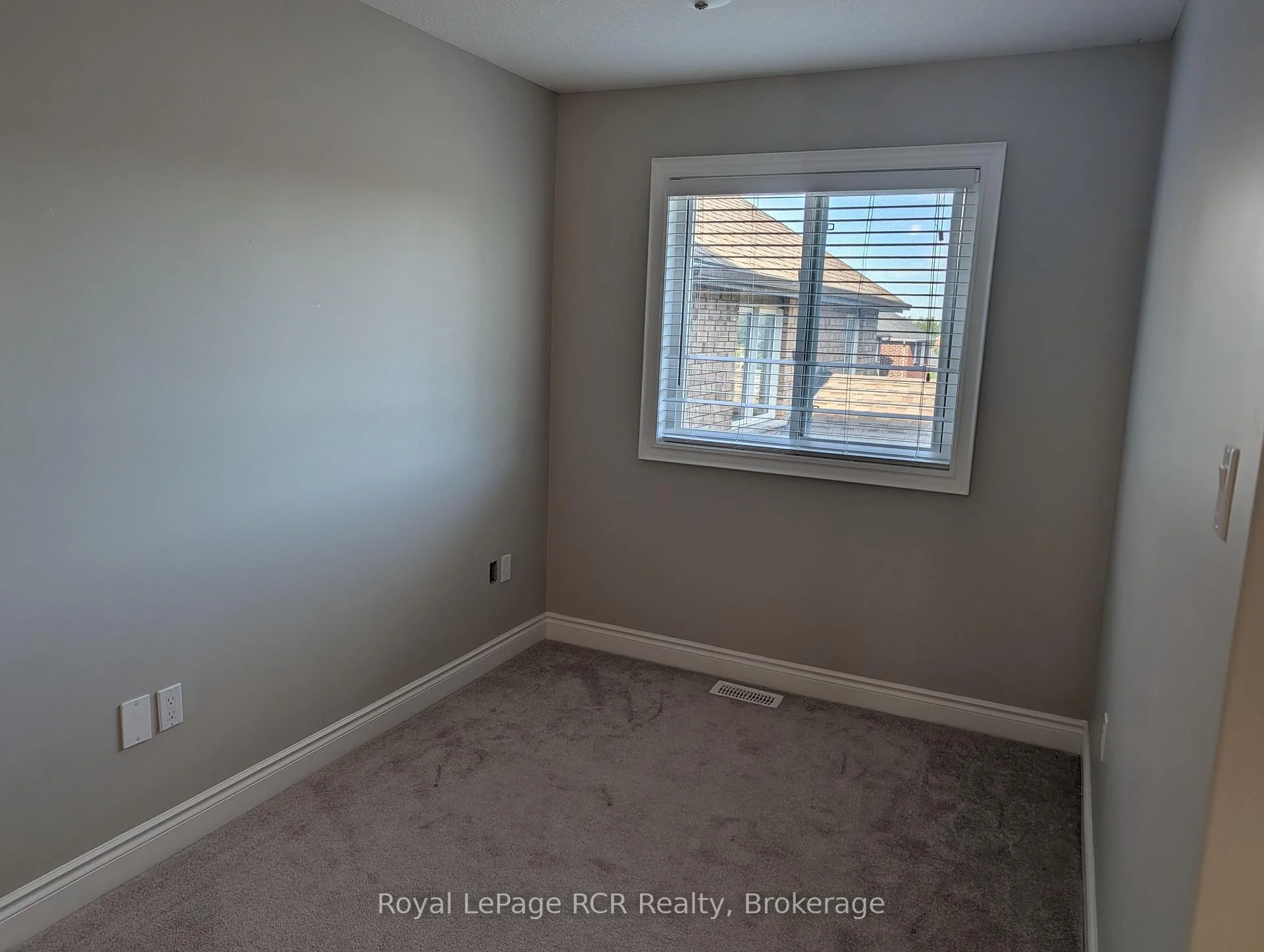 Photo 23 of 89 Lockerbie Crescent, Collingwood — HOMEH