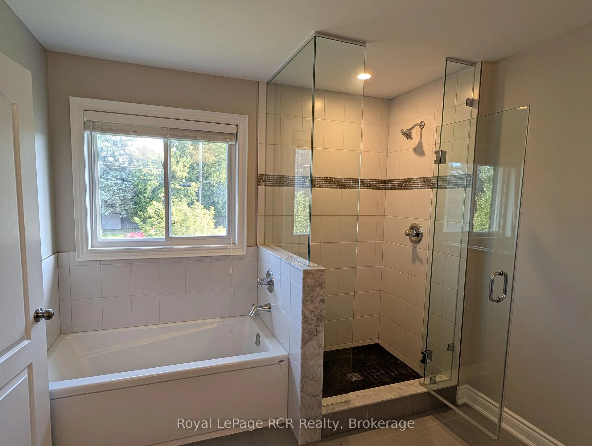 Photo 26 of 89 Lockerbie Crescent, Collingwood — HOMEH