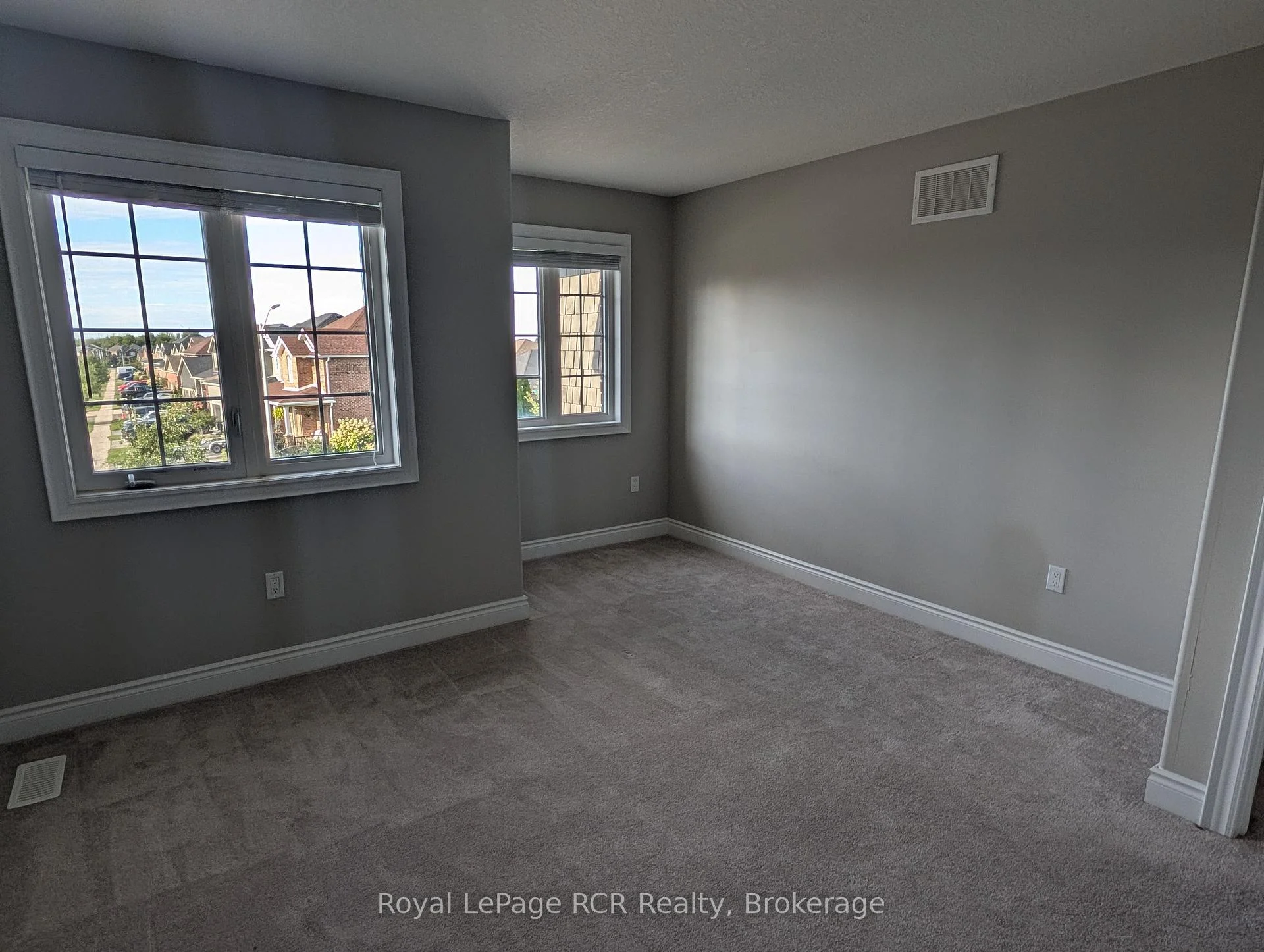 Photo 27 of 89 Lockerbie Crescent, Collingwood — HOMEH
