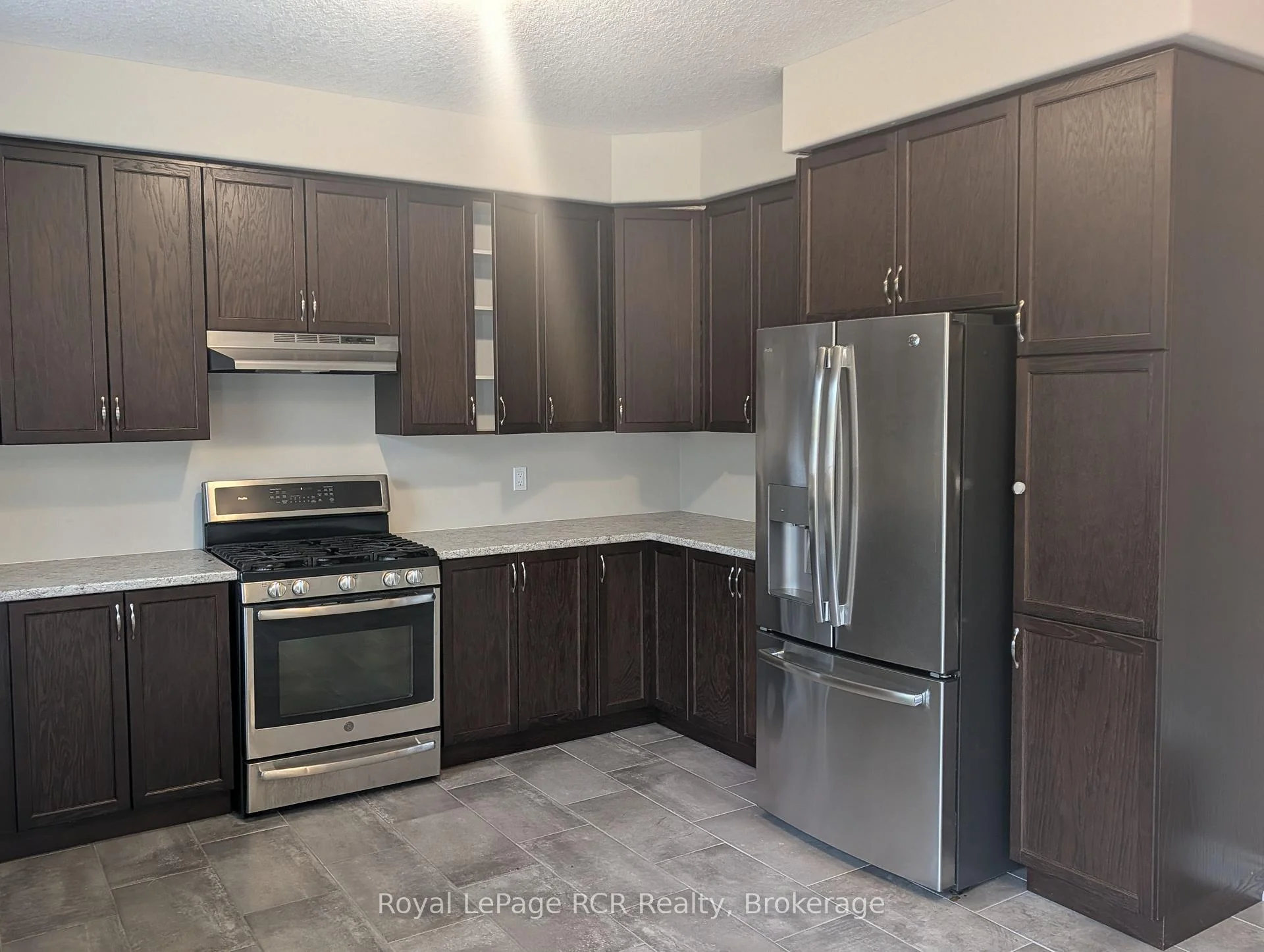 Photo 33 of 89 Lockerbie Crescent, Collingwood — HOMEH