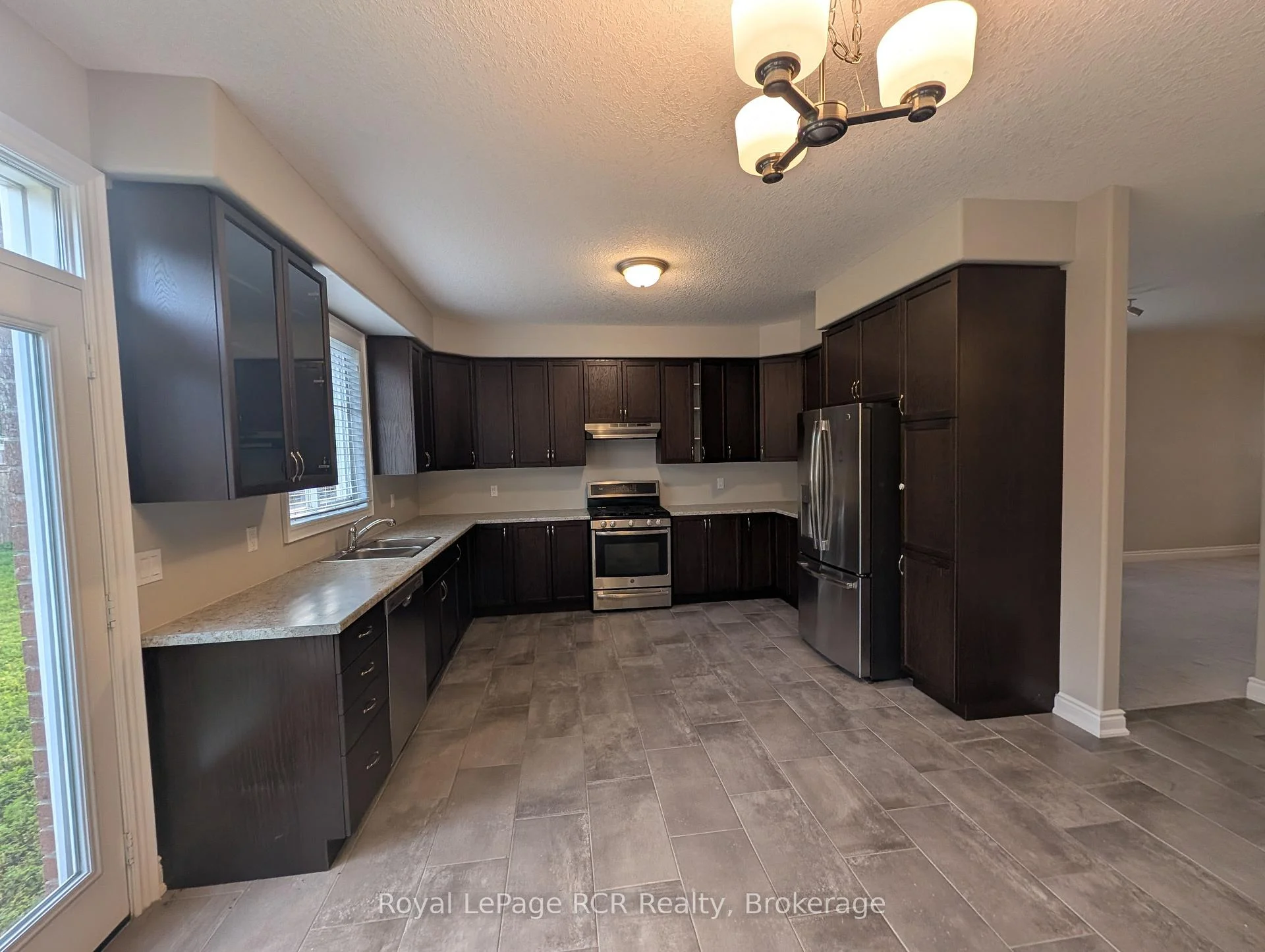 Photo 36 of 89 Lockerbie Crescent, Collingwood — HOMEH