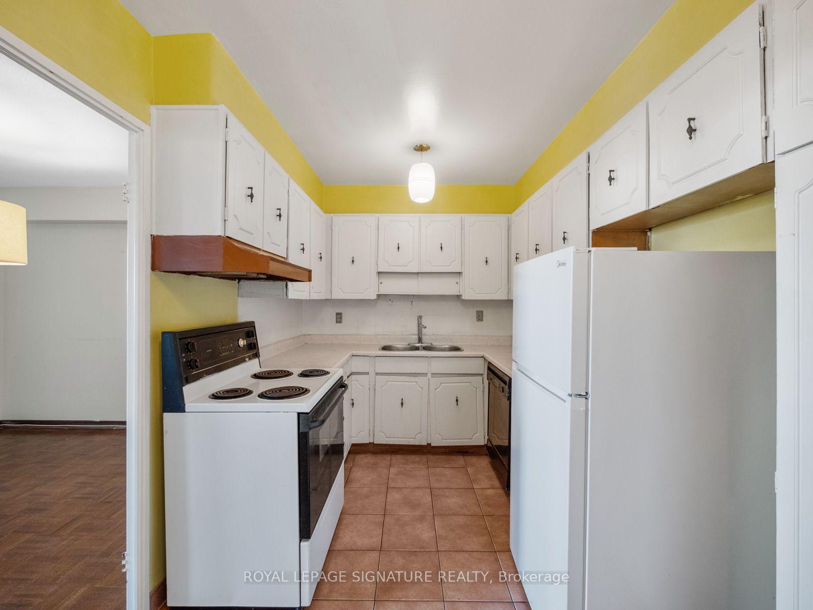 Photo 7 of Unit 404, 130 Neptune Drive, Toronto, Englemount-Lawrence — HOMEH