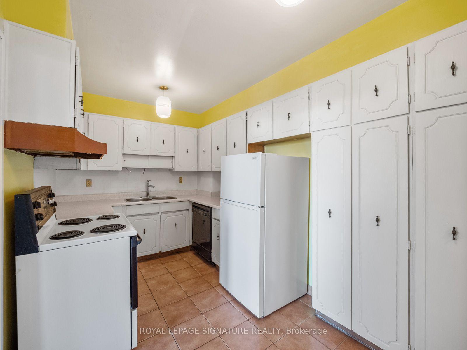 Photo 16 of Unit 404, 130 Neptune Drive, Toronto, Englemount-Lawrence — HOMEH