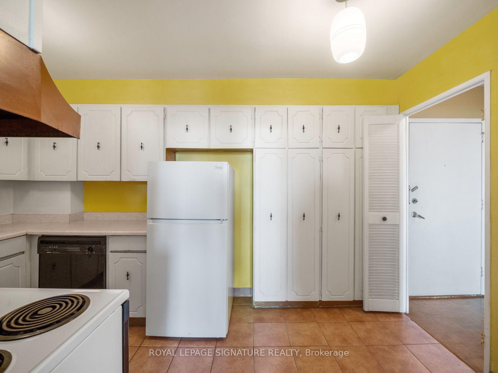 Photo 18 of Unit 404, 130 Neptune Drive, Toronto, Englemount-Lawrence — HOMEH