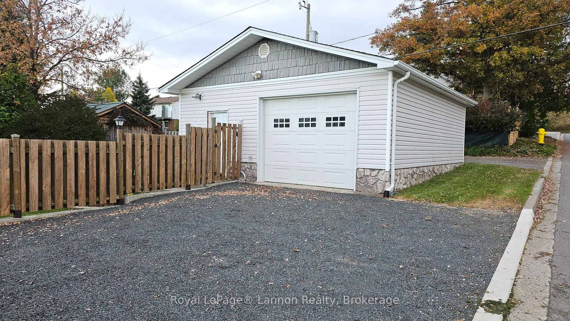 Photo 2 of 220 High Street S, Thunder Bay, Mariday Heights — HOMEH