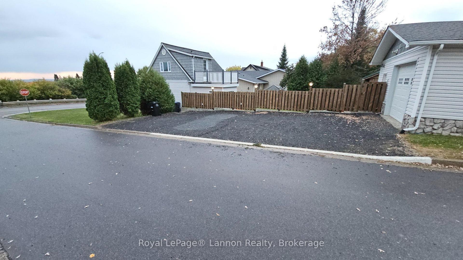 Photo 26 of 220 High Street S, Thunder Bay, Mariday Heights — HOMEH