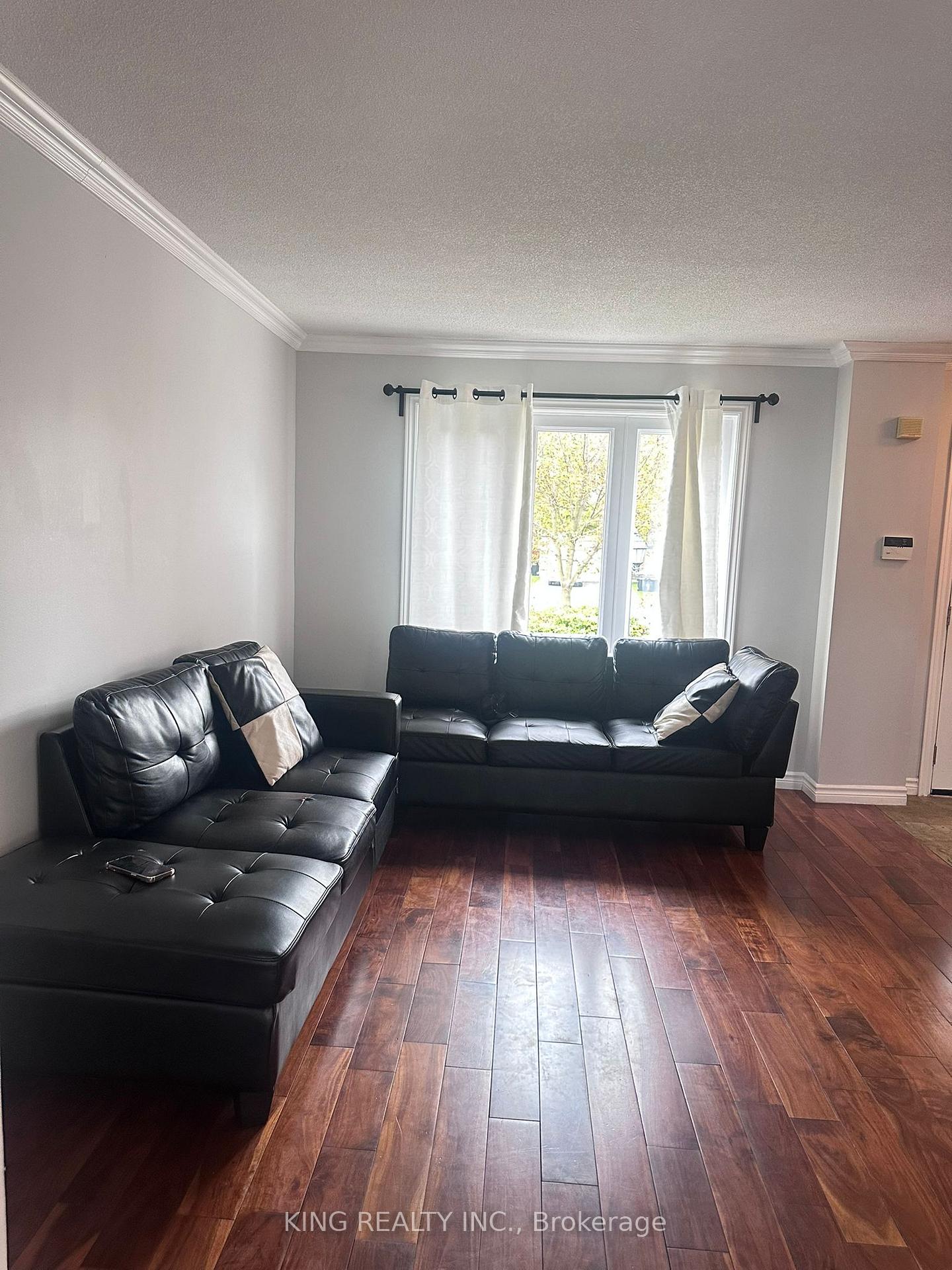 Photo 8 of 9 Whitehorn Crescent, Barrie, Holly — HOMEH