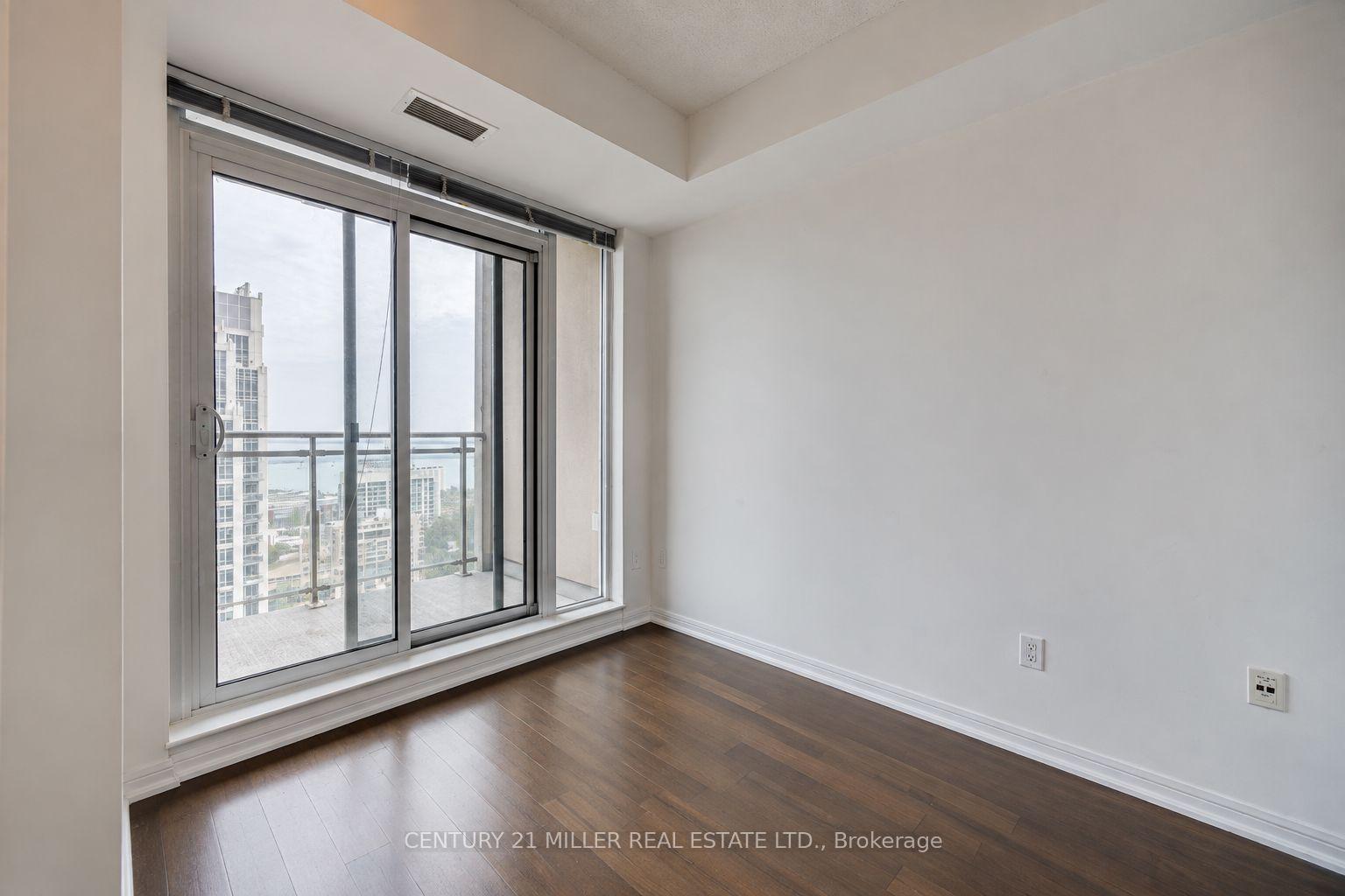 Photo 11 of Unit 2403, 628 Fleet Street, Toronto, Waterfront Communities — HOMEH
