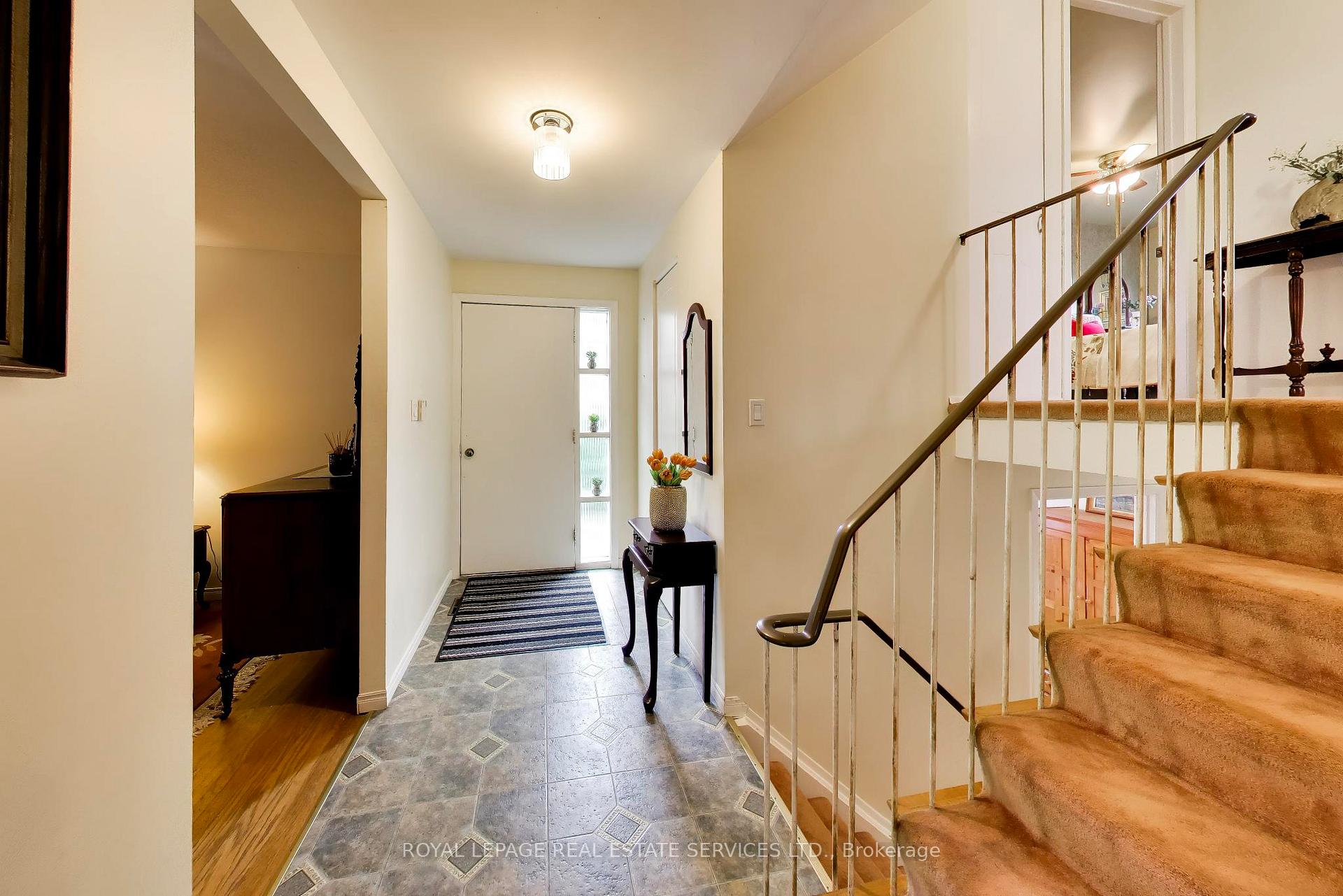 Photo 2 of 24 Elmvale Crescent, Etobicoke, West Humber-Clairville — HOMEH