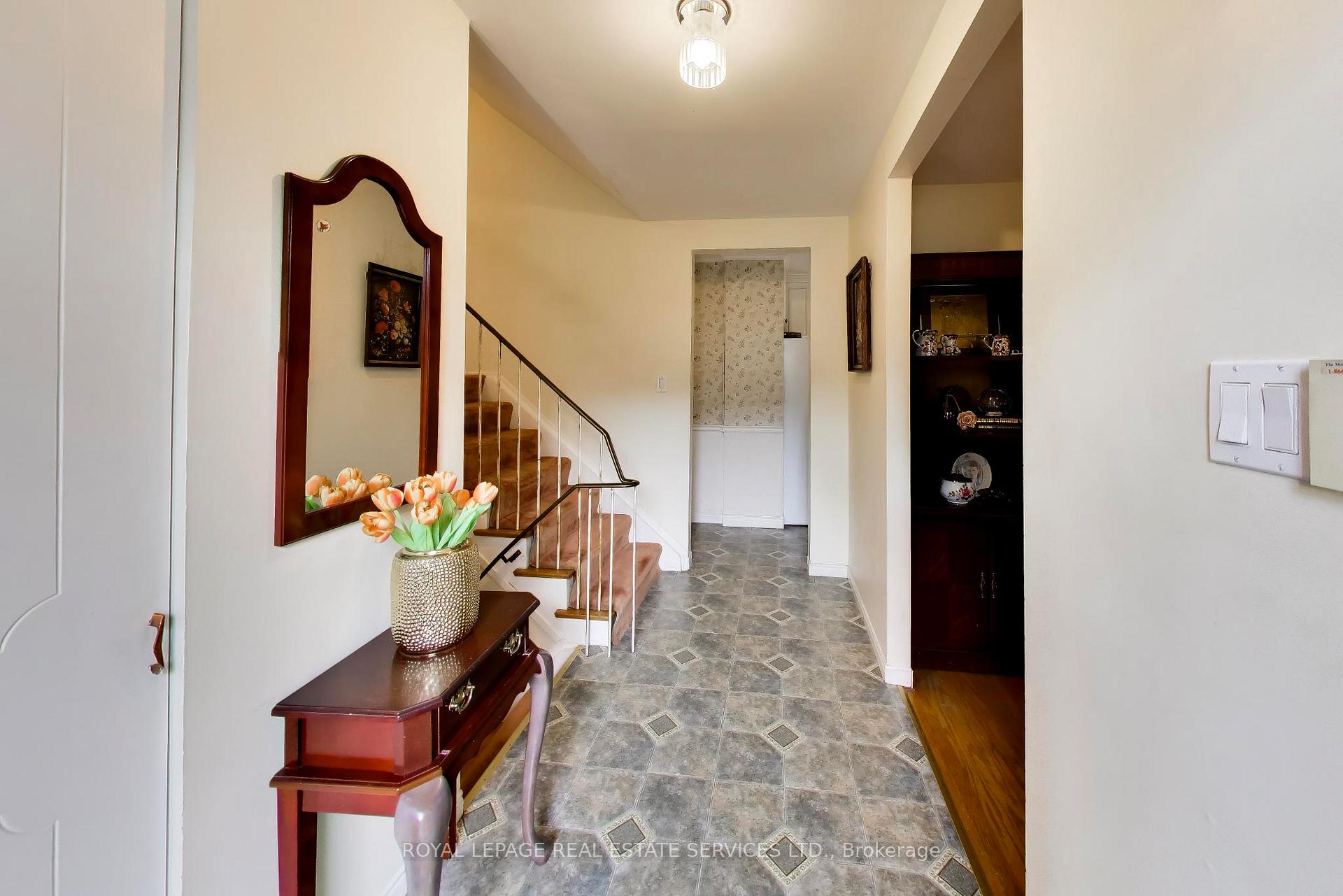 Photo 3 of 24 Elmvale Crescent, Etobicoke, West Humber-Clairville — HOMEH
