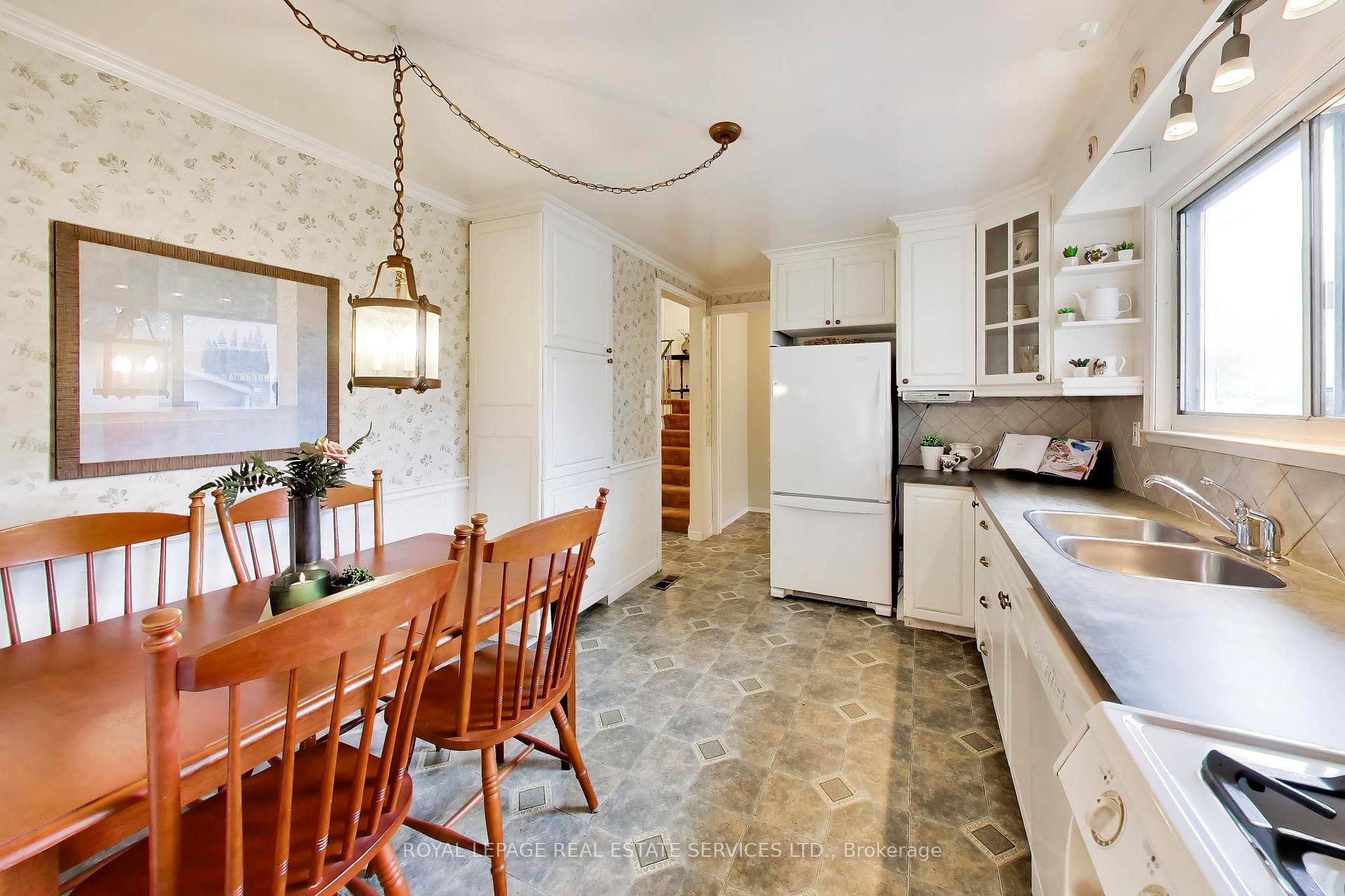Photo 7 of 24 Elmvale Crescent, Etobicoke, West Humber-Clairville — HOMEH