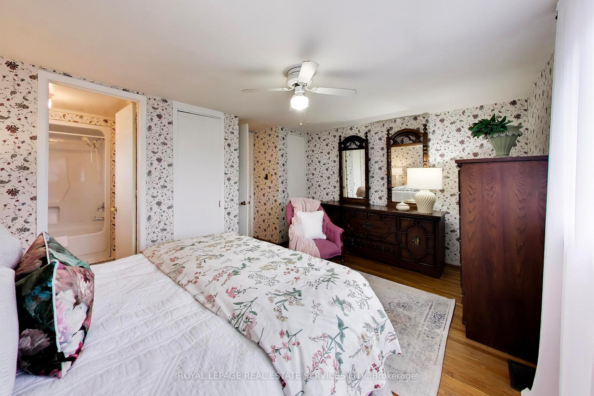 Photo 10 of 24 Elmvale Crescent, Etobicoke, West Humber-Clairville — HOMEH
