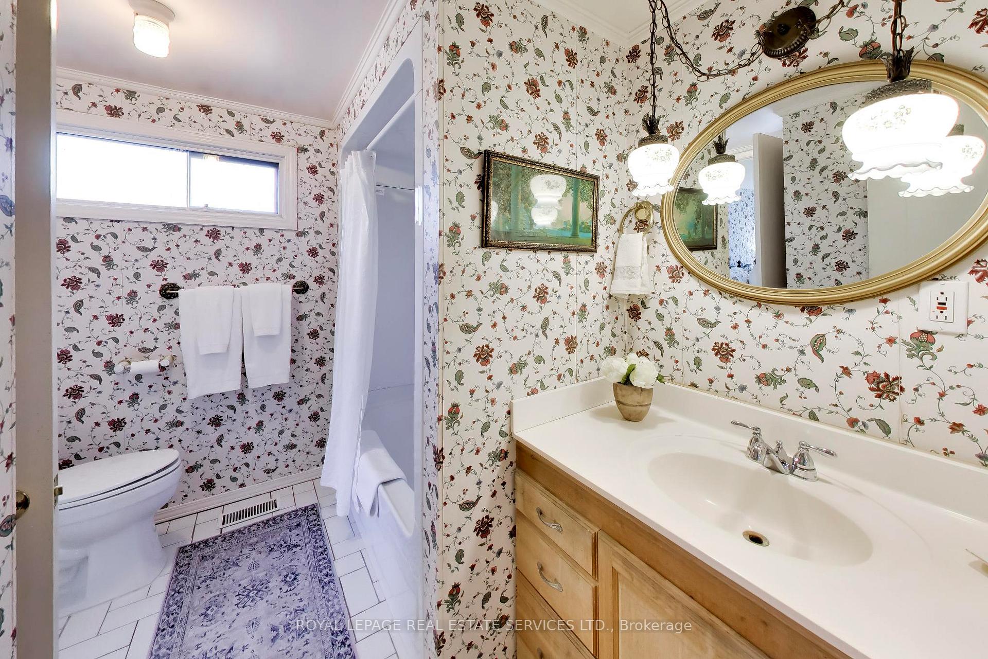 Photo 11 of 24 Elmvale Crescent, Etobicoke, West Humber-Clairville — HOMEH