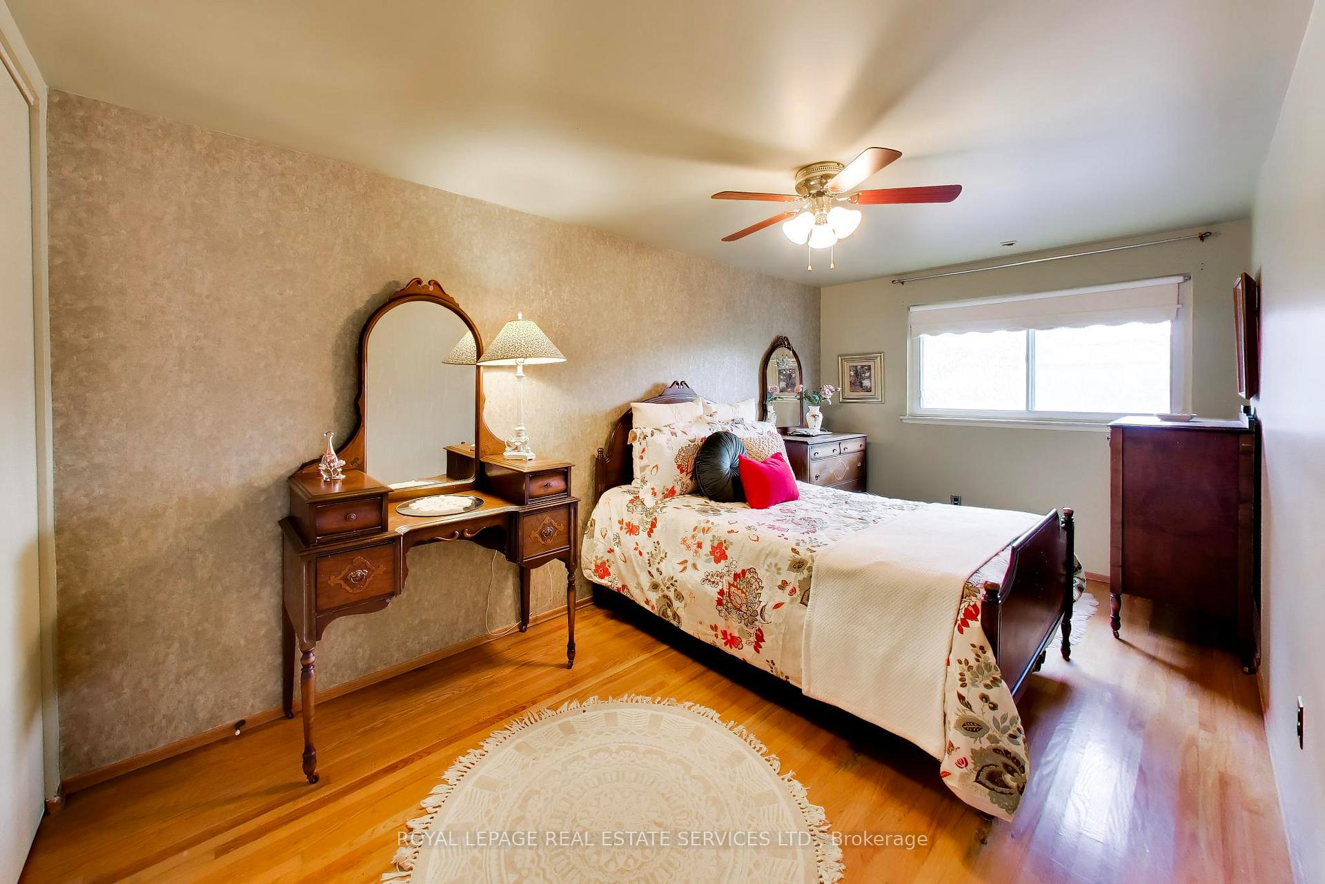 Photo 12 of 24 Elmvale Crescent, Etobicoke, West Humber-Clairville — HOMEH