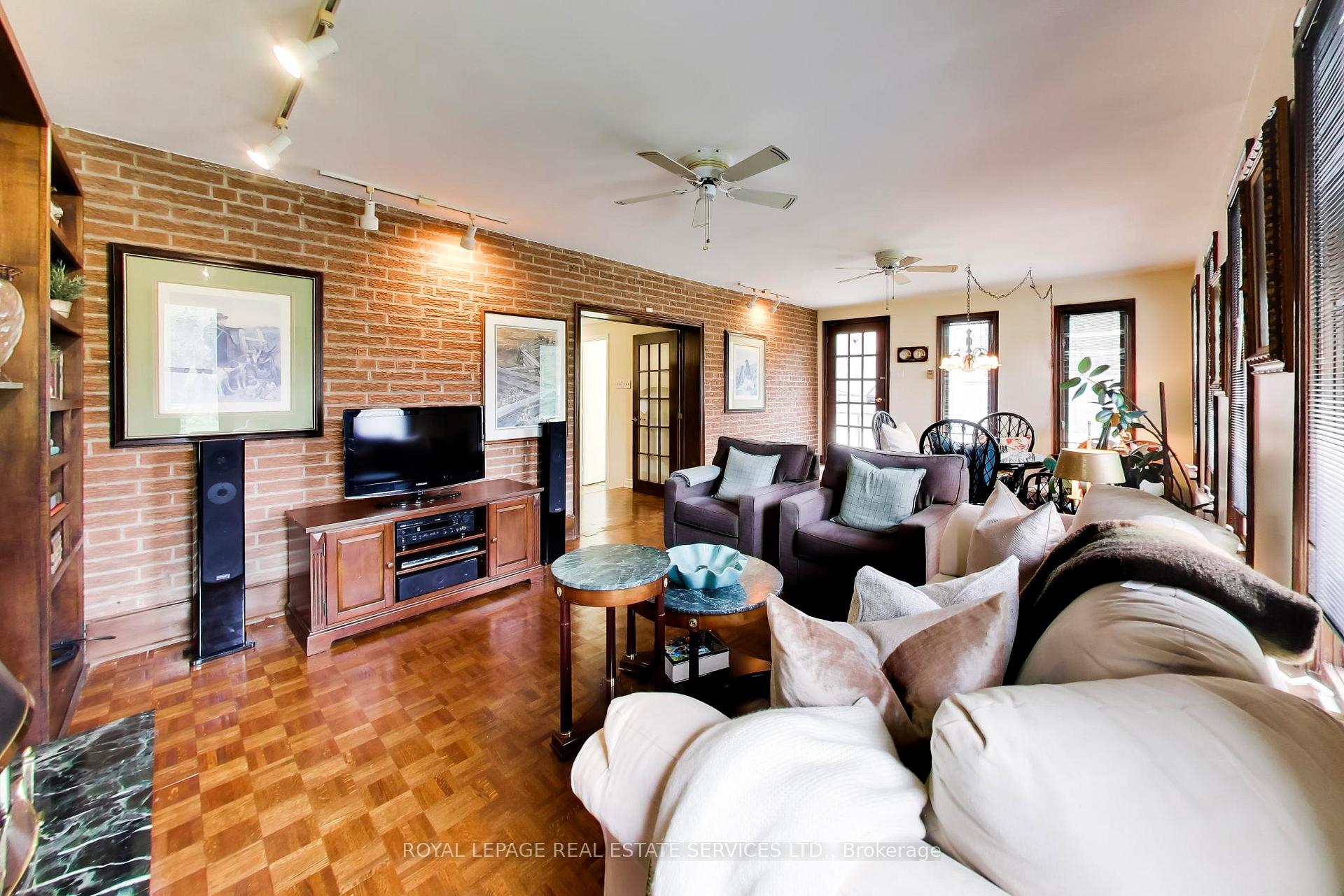 Photo 13 of 24 Elmvale Crescent, Etobicoke, West Humber-Clairville — HOMEH