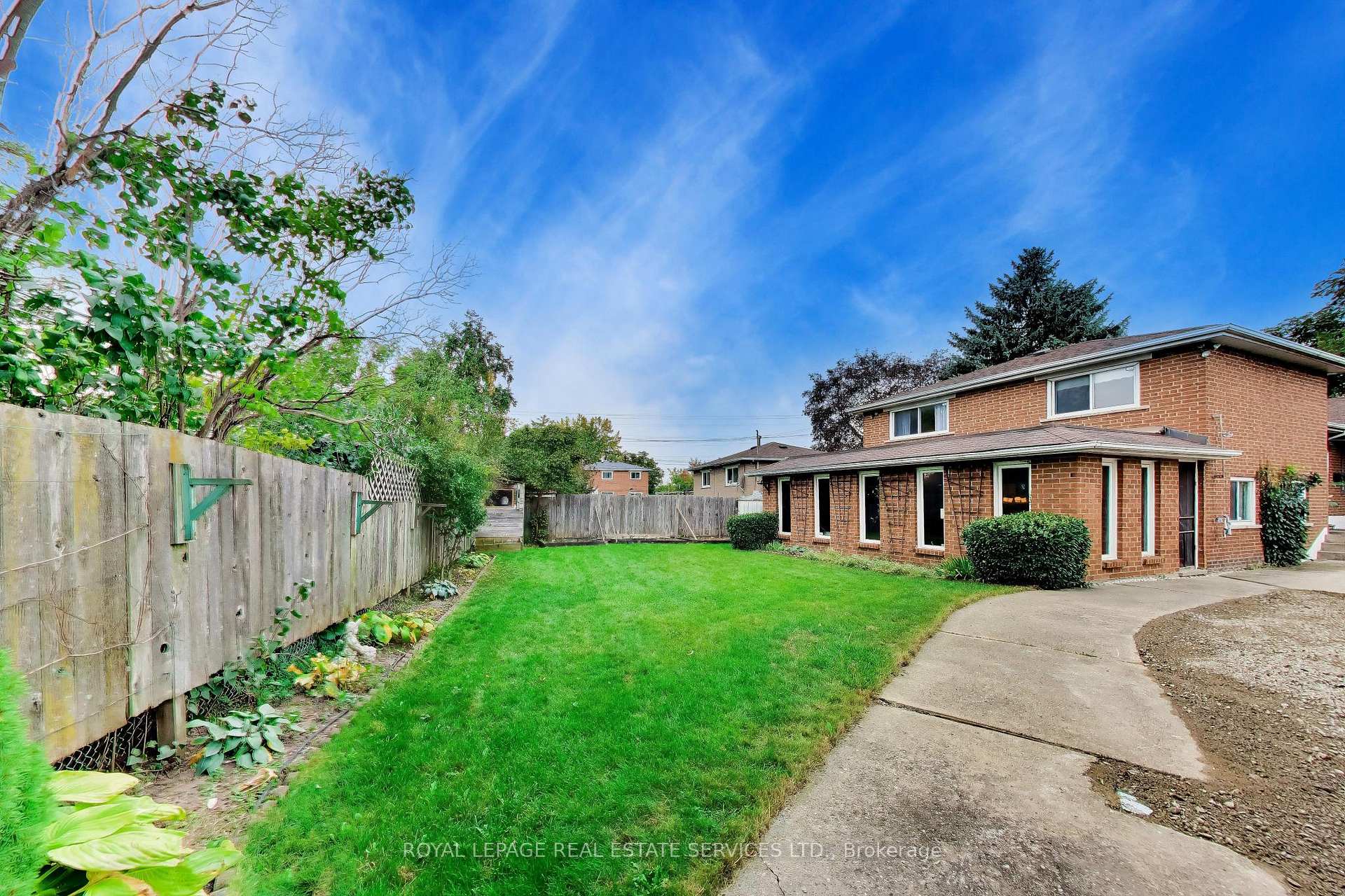 Photo 23 of 24 Elmvale Crescent, Etobicoke, West Humber-Clairville — HOMEH