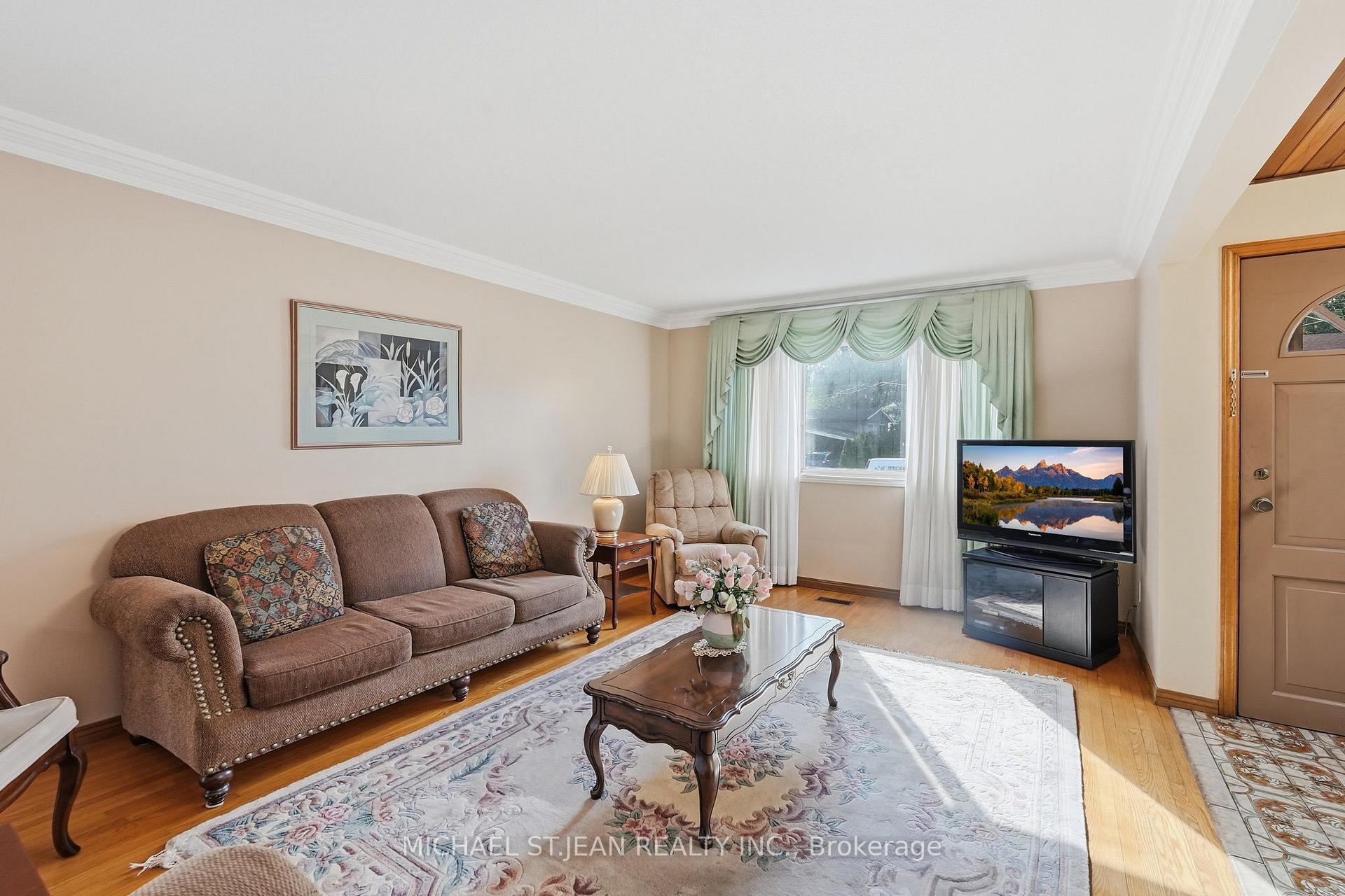 Photo 9 of 32 San Fernando Drive, Hamilton, Buchanan — HOMEH