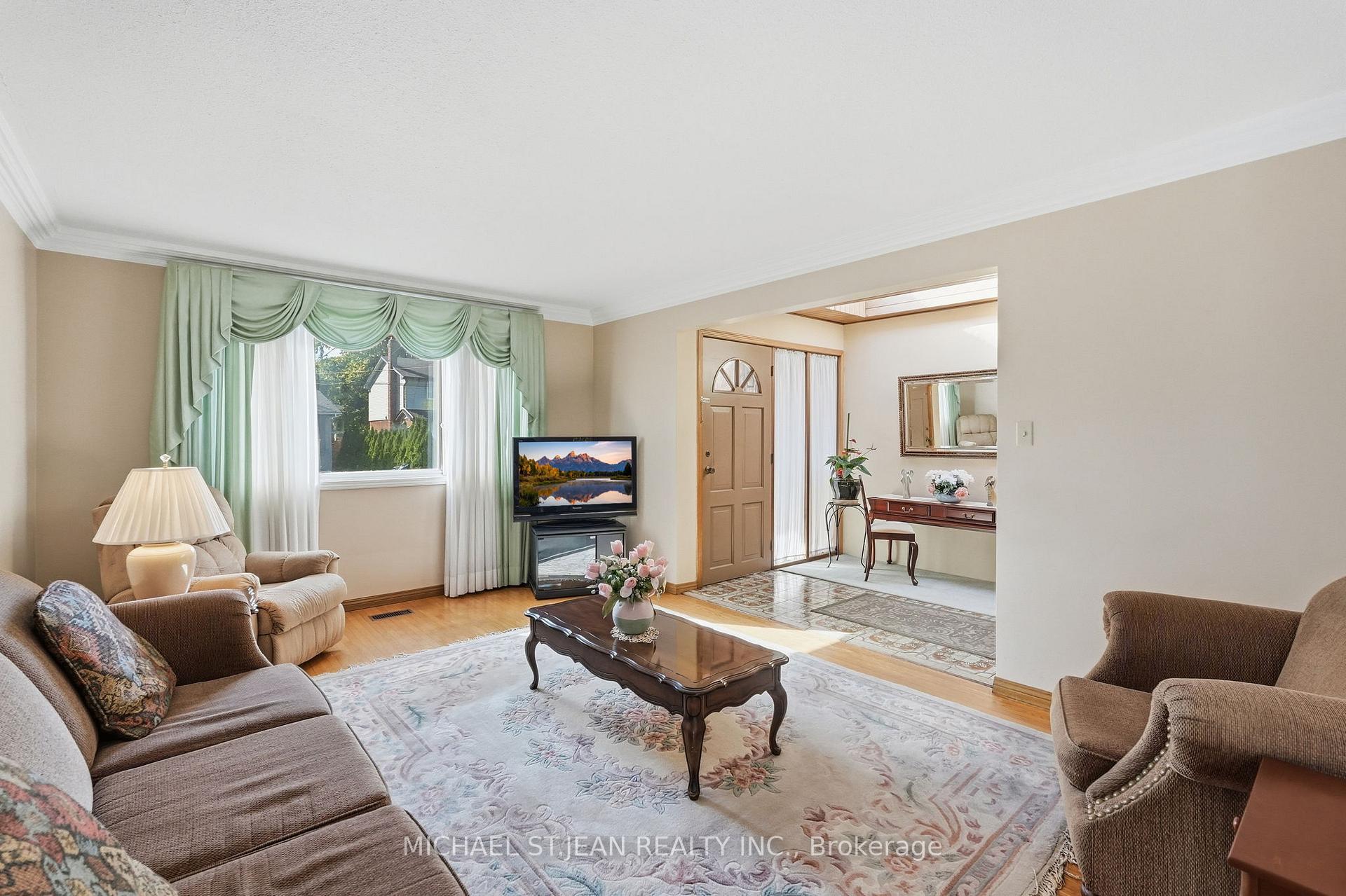 Photo 10 of 32 San Fernando Drive, Hamilton, Buchanan — HOMEH