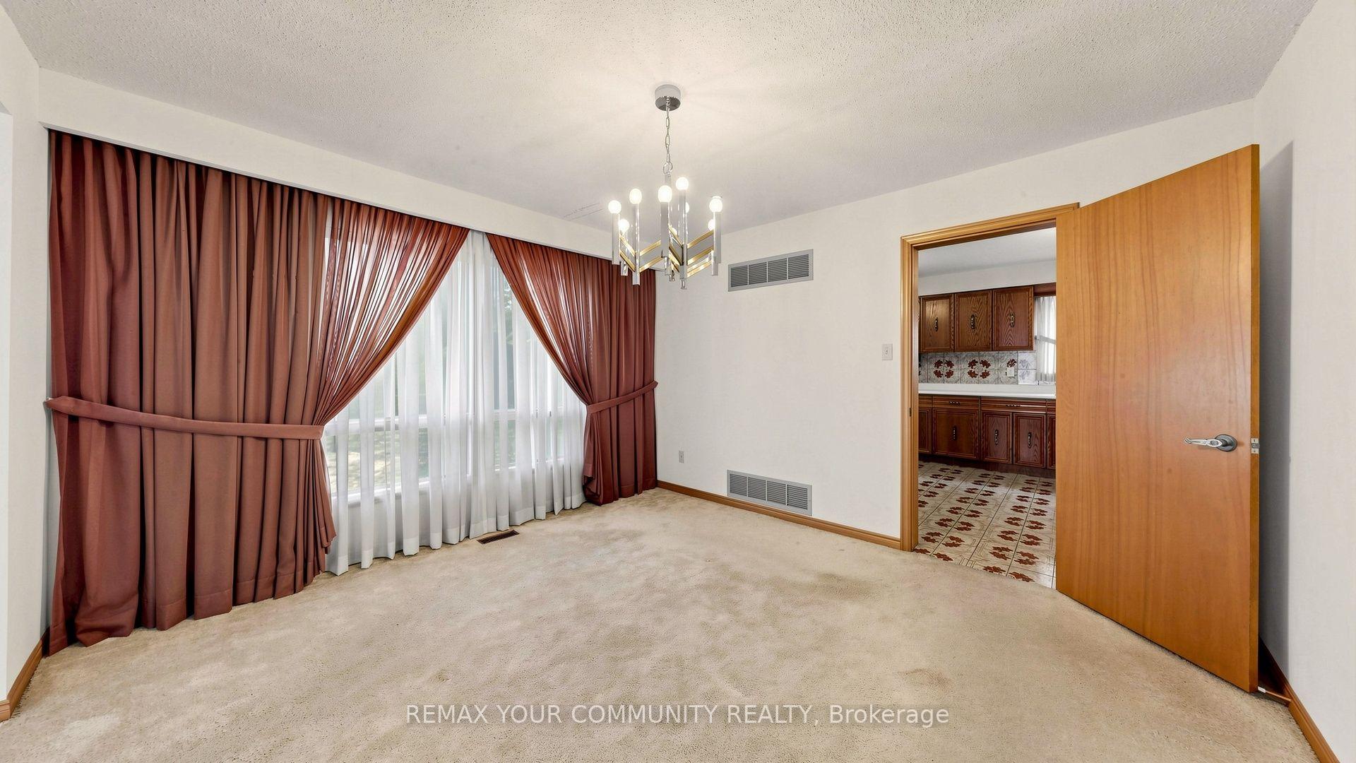 Photo 7 of 2 Trimontium Crescent, Toronto, East York — HOMEH