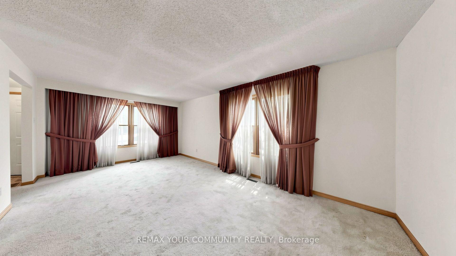 Photo 6 of 2 Trimontium Crescent, Toronto, East York — HOMEH