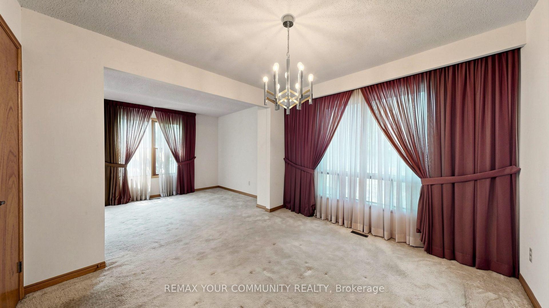 Photo 8 of 2 Trimontium Crescent, Toronto, East York — HOMEH